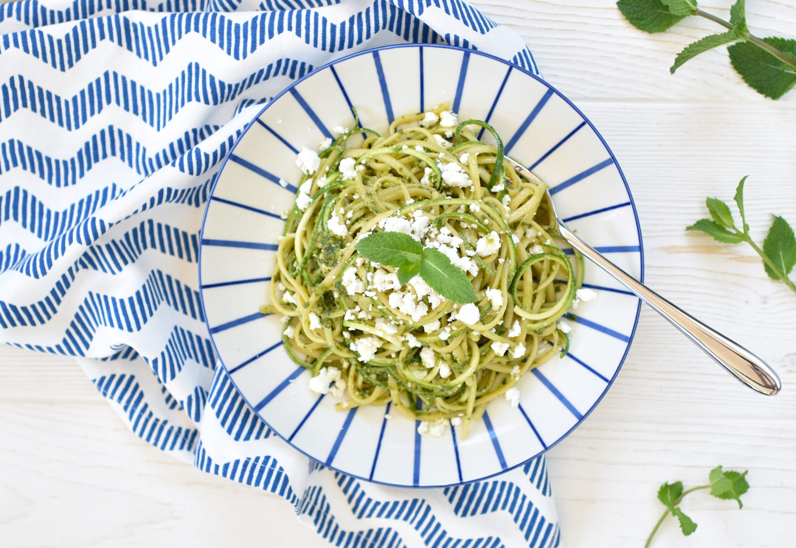 LINGUINE CON FETA E ZUCCHINE