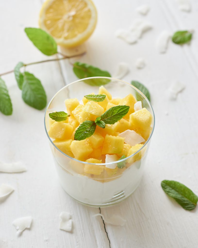 YOGURT GRECO CON MANGO E COCCO