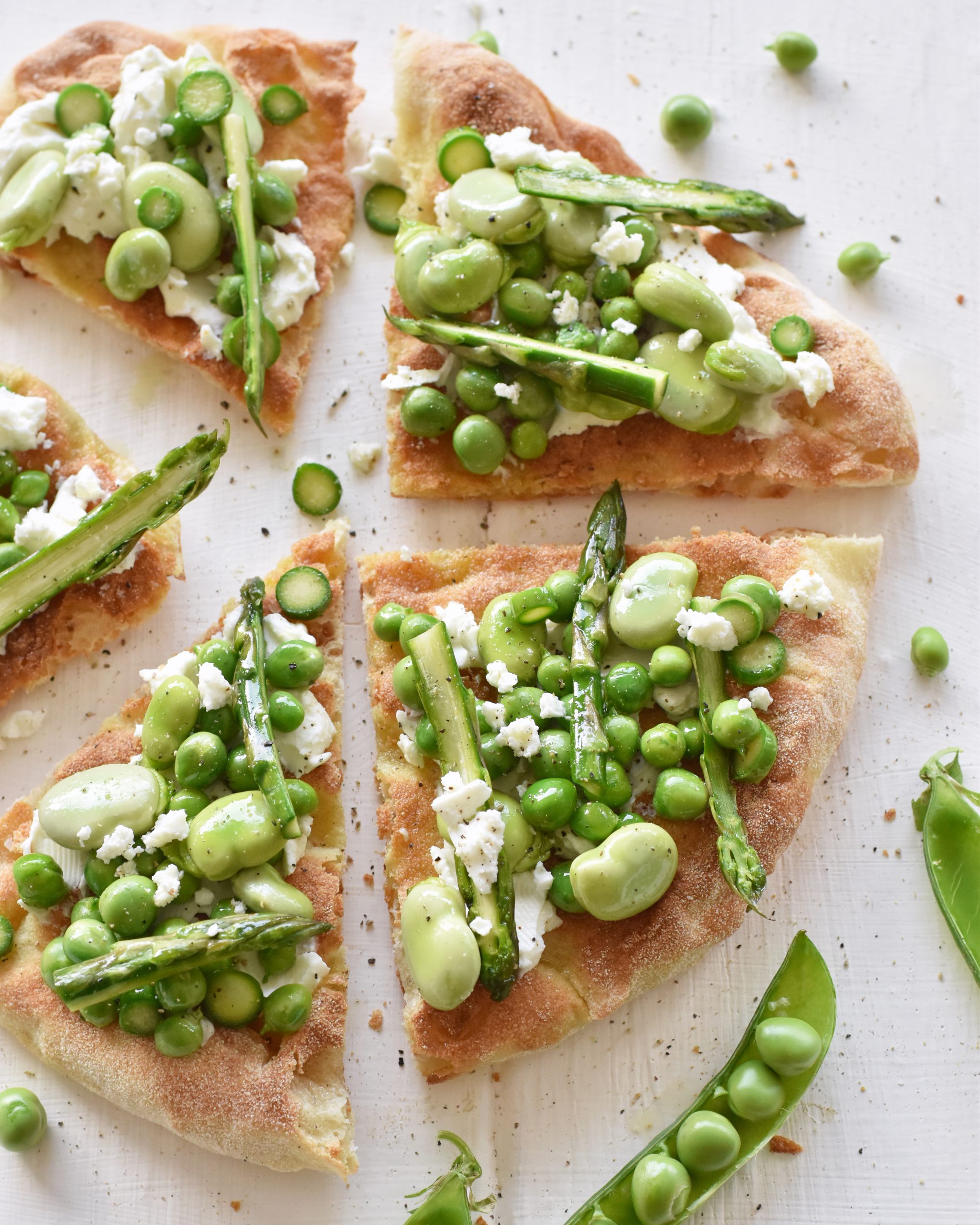SCHIACCIATINA CON ZORBAS LIGHT, FAVE, PISELLI e ASPARAGI