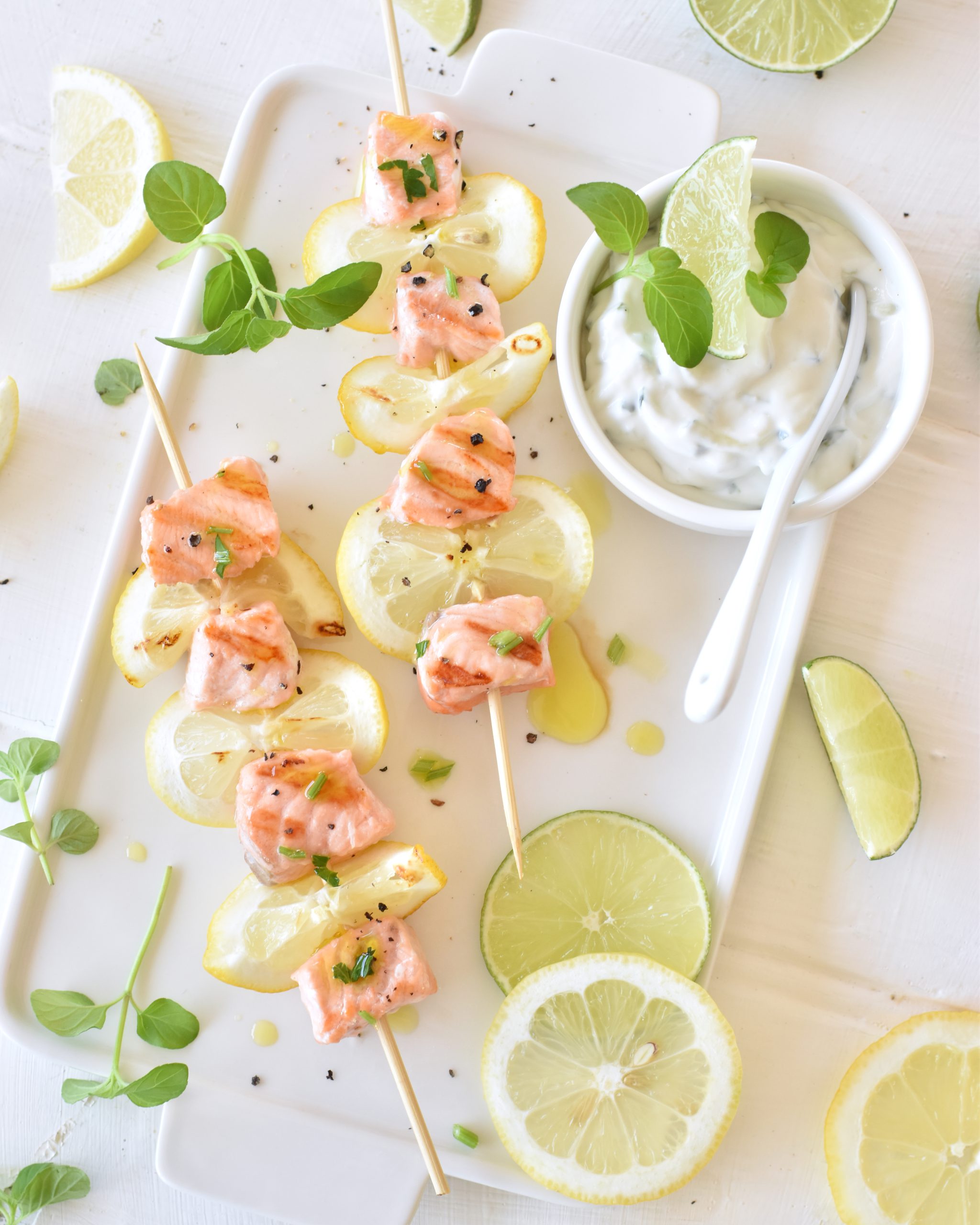 SPIEDINI DI SALMONE ALLA GRIGLIA CON TZATZIKI ZORBAS
