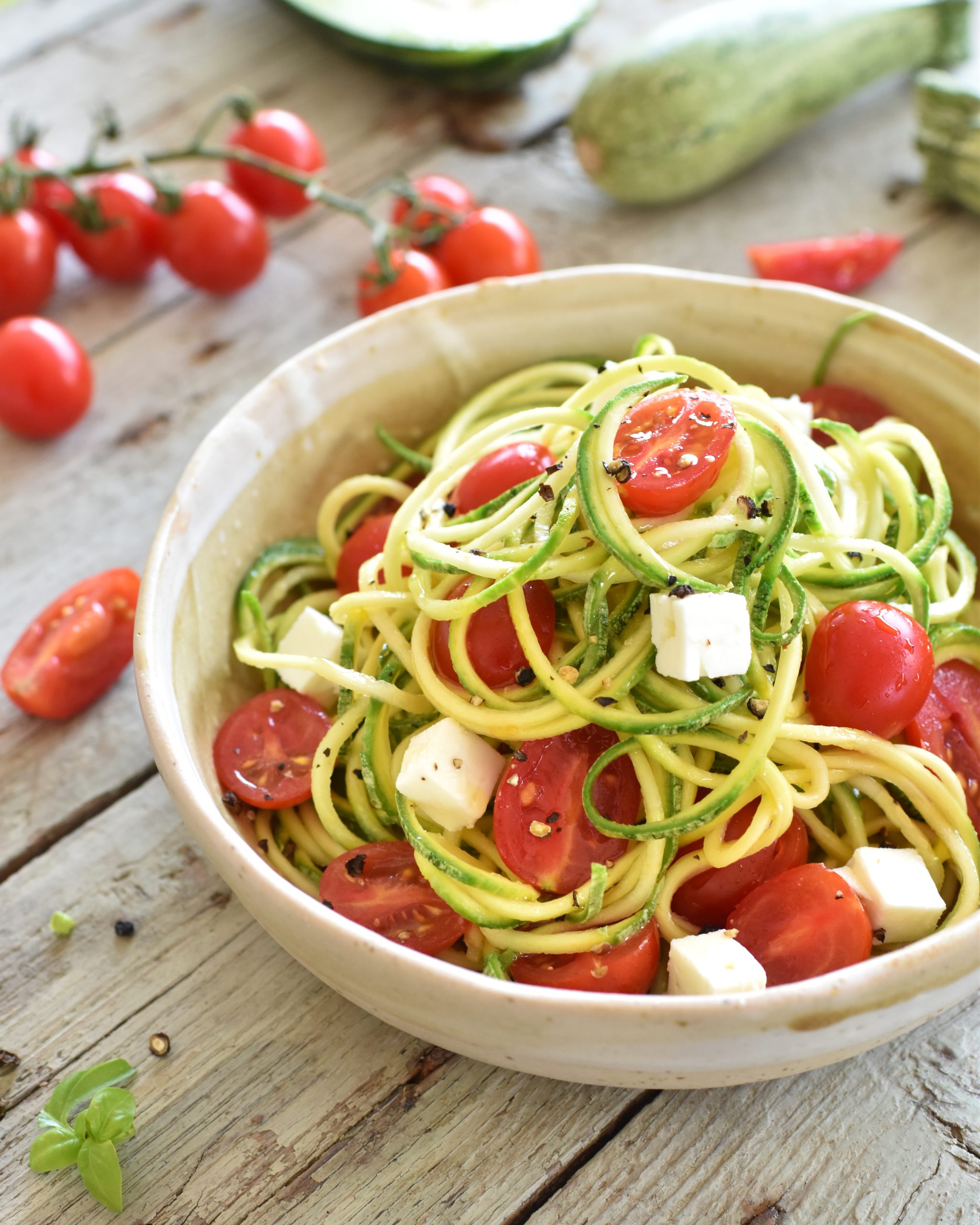 SPAGHETTI DI ZUCCHINE CON DATTERINI E FETA