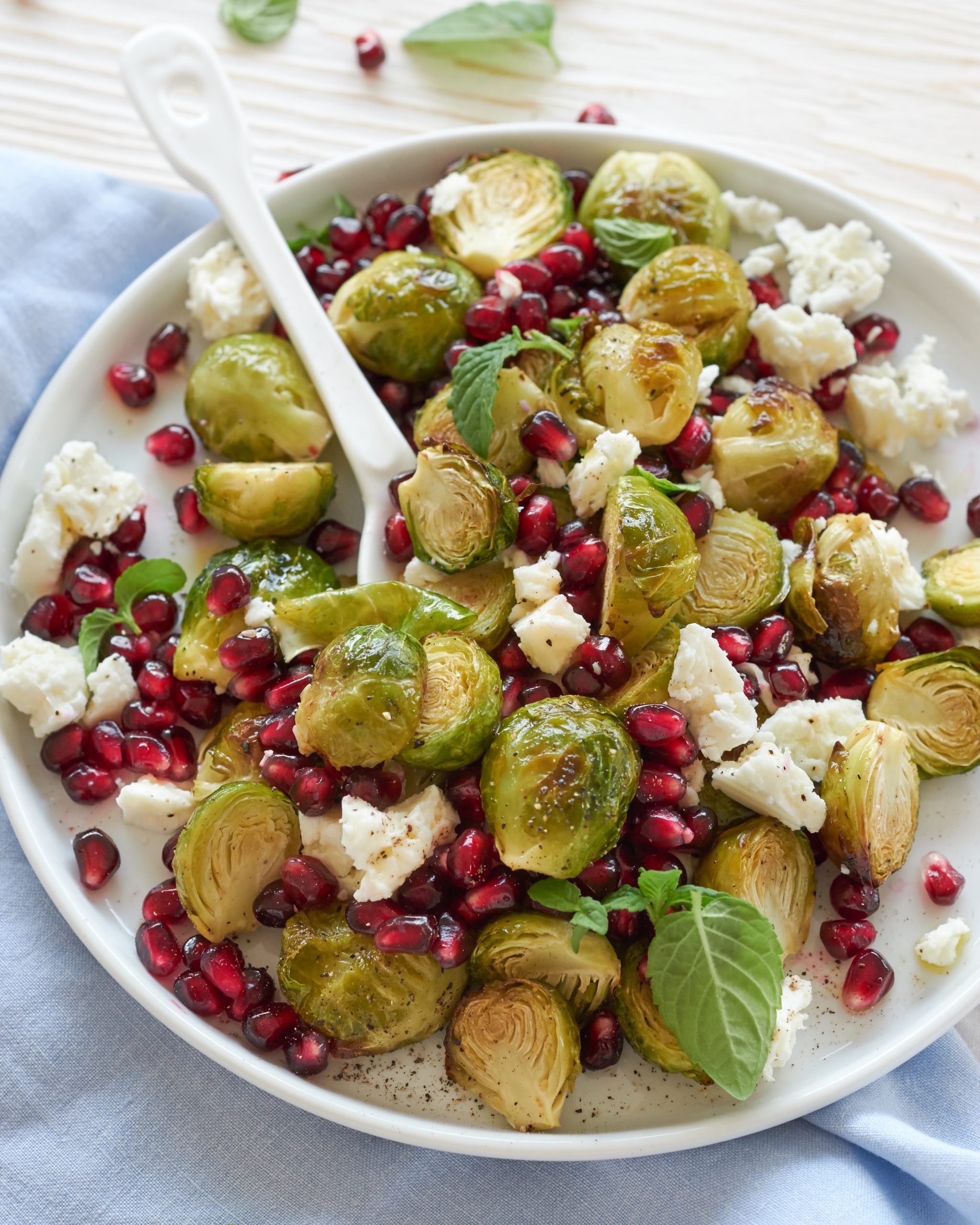 CAVOLETTI DI BRUXELLES AL FORNO CON MELAGRANA E FETA