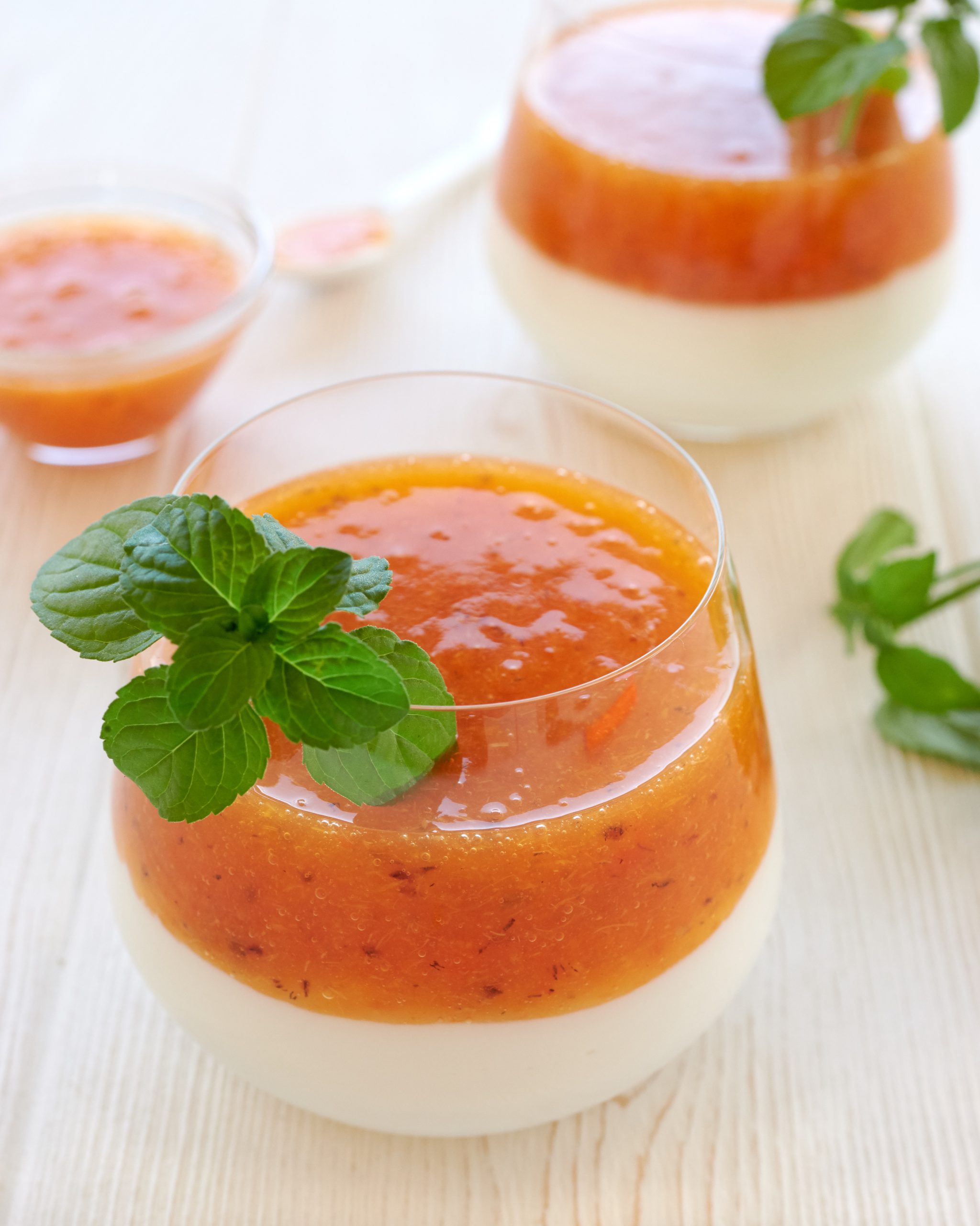 YOGURT GRECO CON MOUSSE DI CACHI