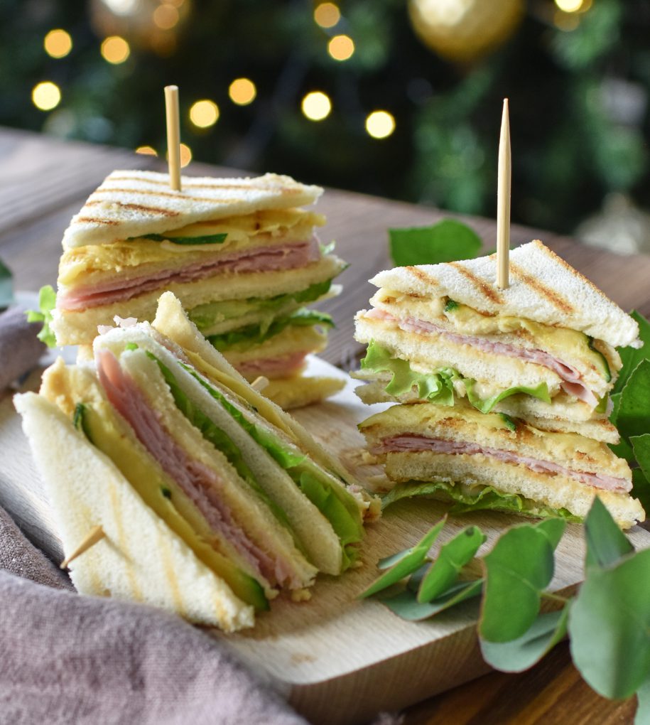 CLUB SANDWICH CON HUMMUS ZORBAS