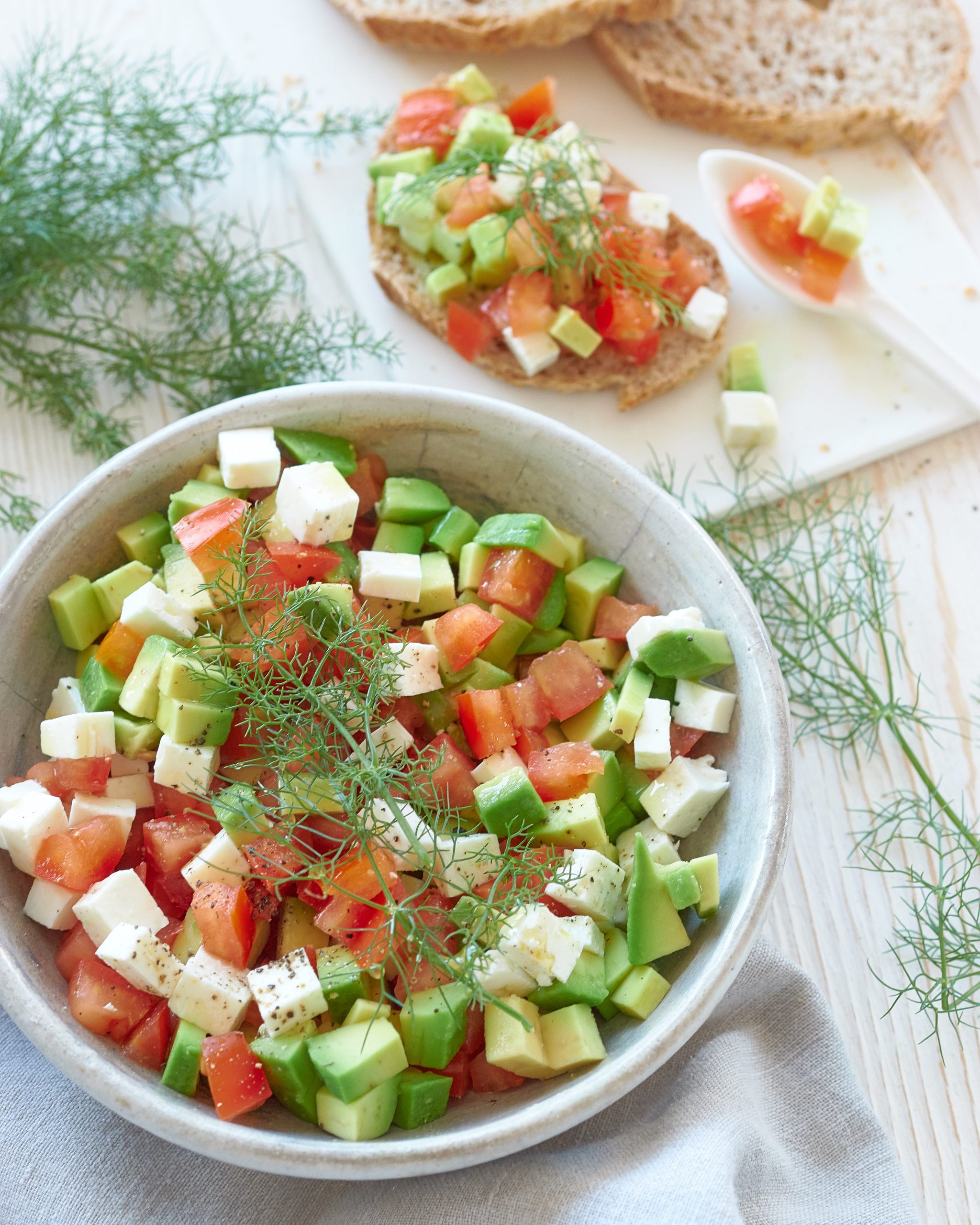 INSALATA LEGGERA CON FETA ZORBAS E AVOCADO