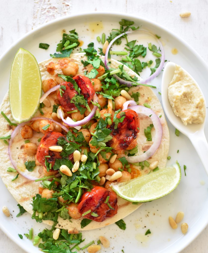 TORTILLAS CON VERDURE E HUMMUS
