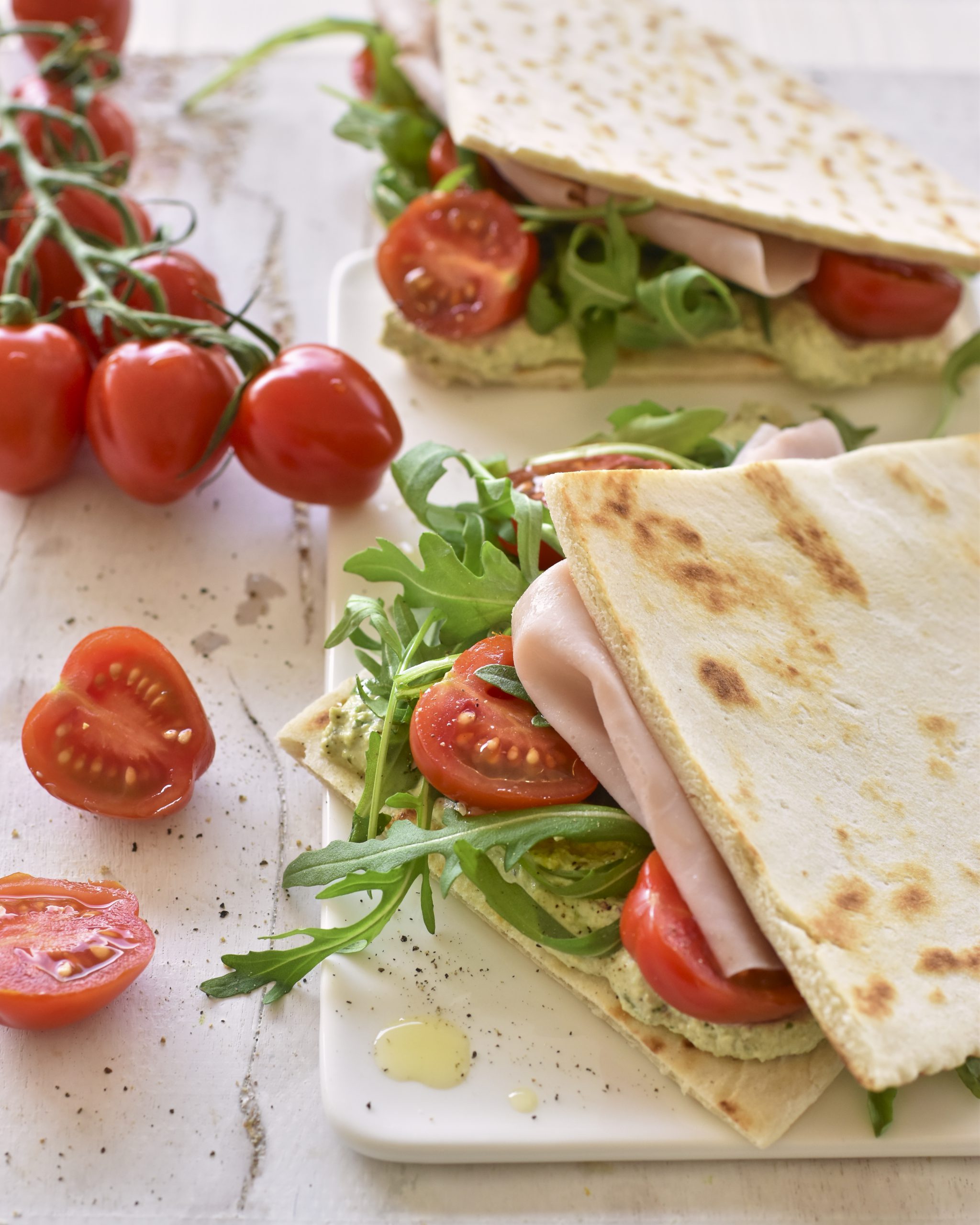 PIADINA ROMAGNOLA CON SALSA DI YOGURT GRECO