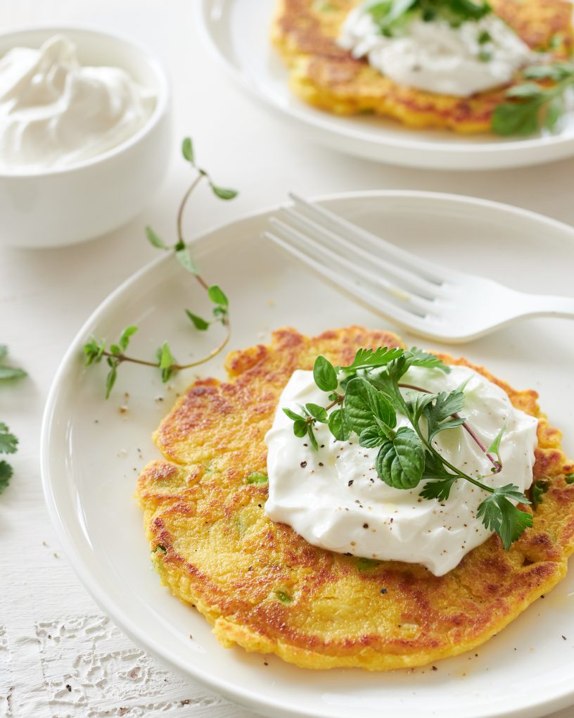 PANCAKES CON FARINA DI CECI e YOGREKO CON LATTE DI PECORA