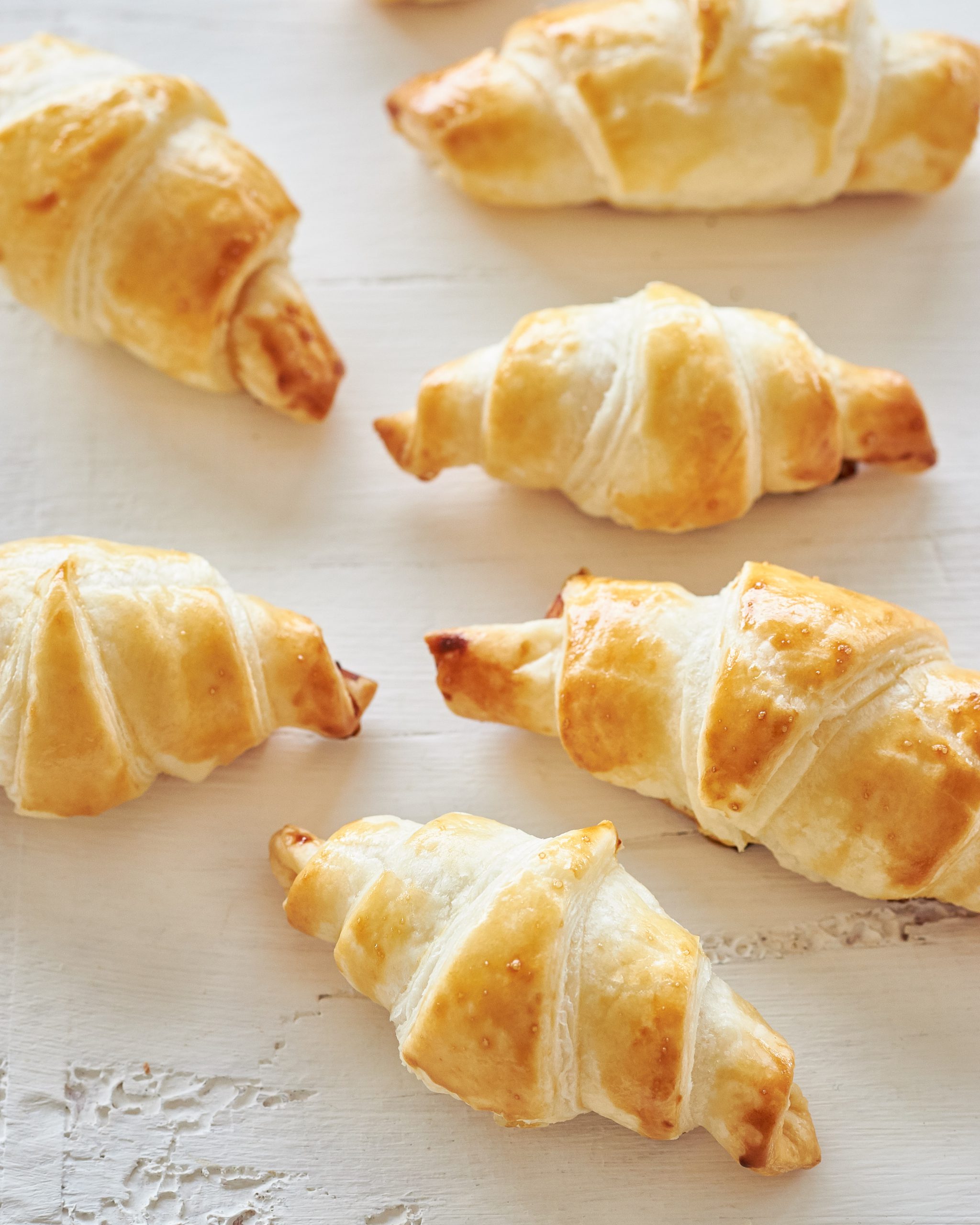 MINI CROISSANT CON ROBIOLA, FETA E PROSCIUTTO