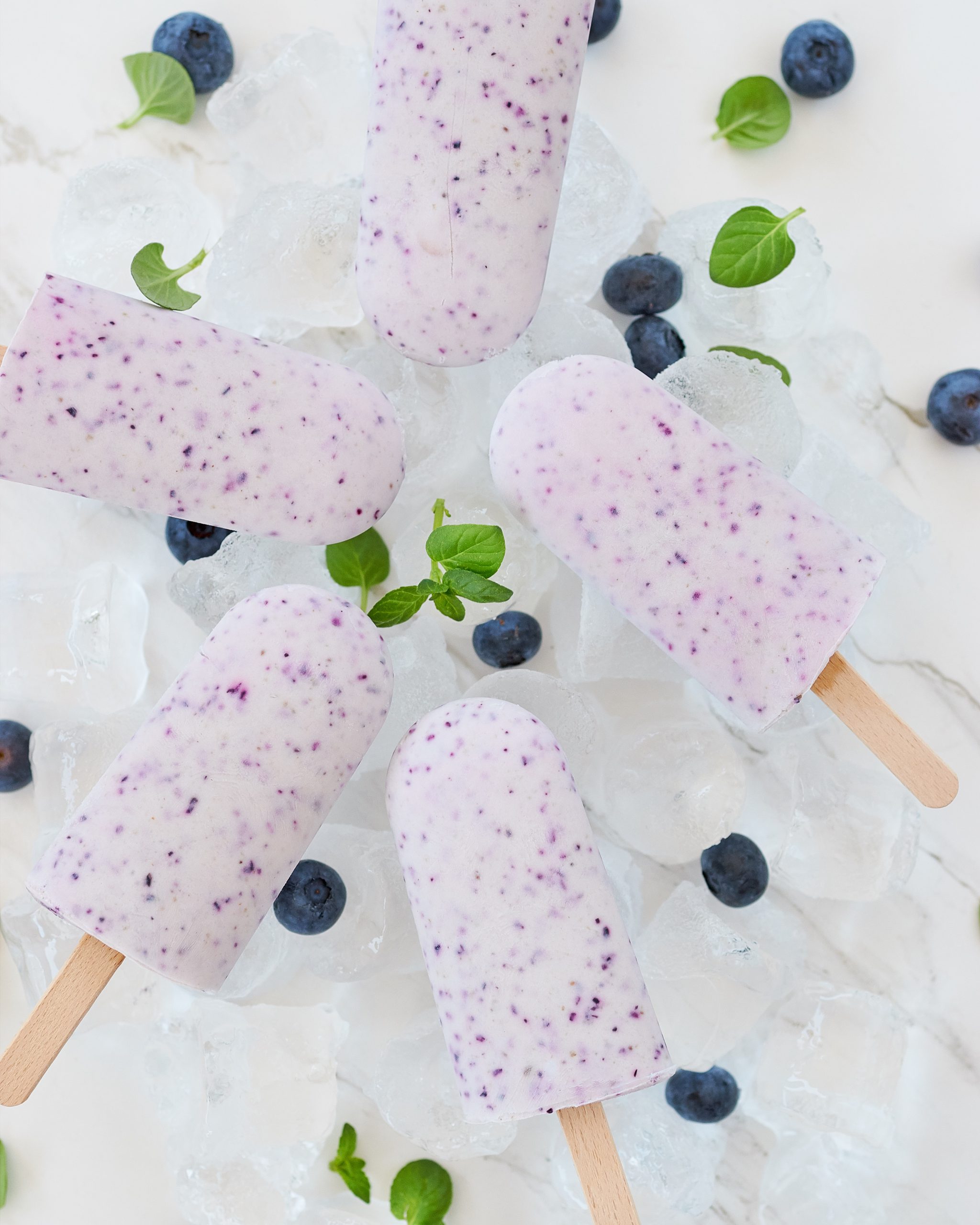 GHIACCIOLI CON YOGURT GRECO E MIRTILLI