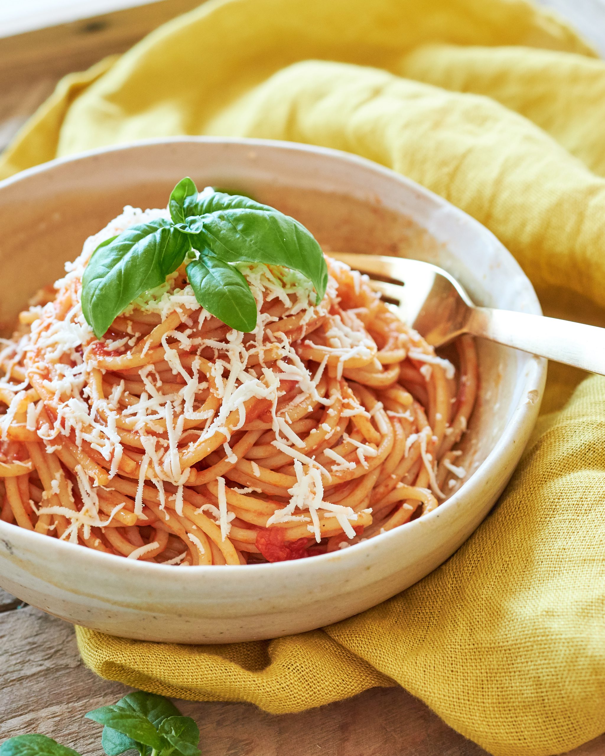 UN GRANDE CLASSICO: SPAGHETTI AL POMODORO CON FETA ZORBAS