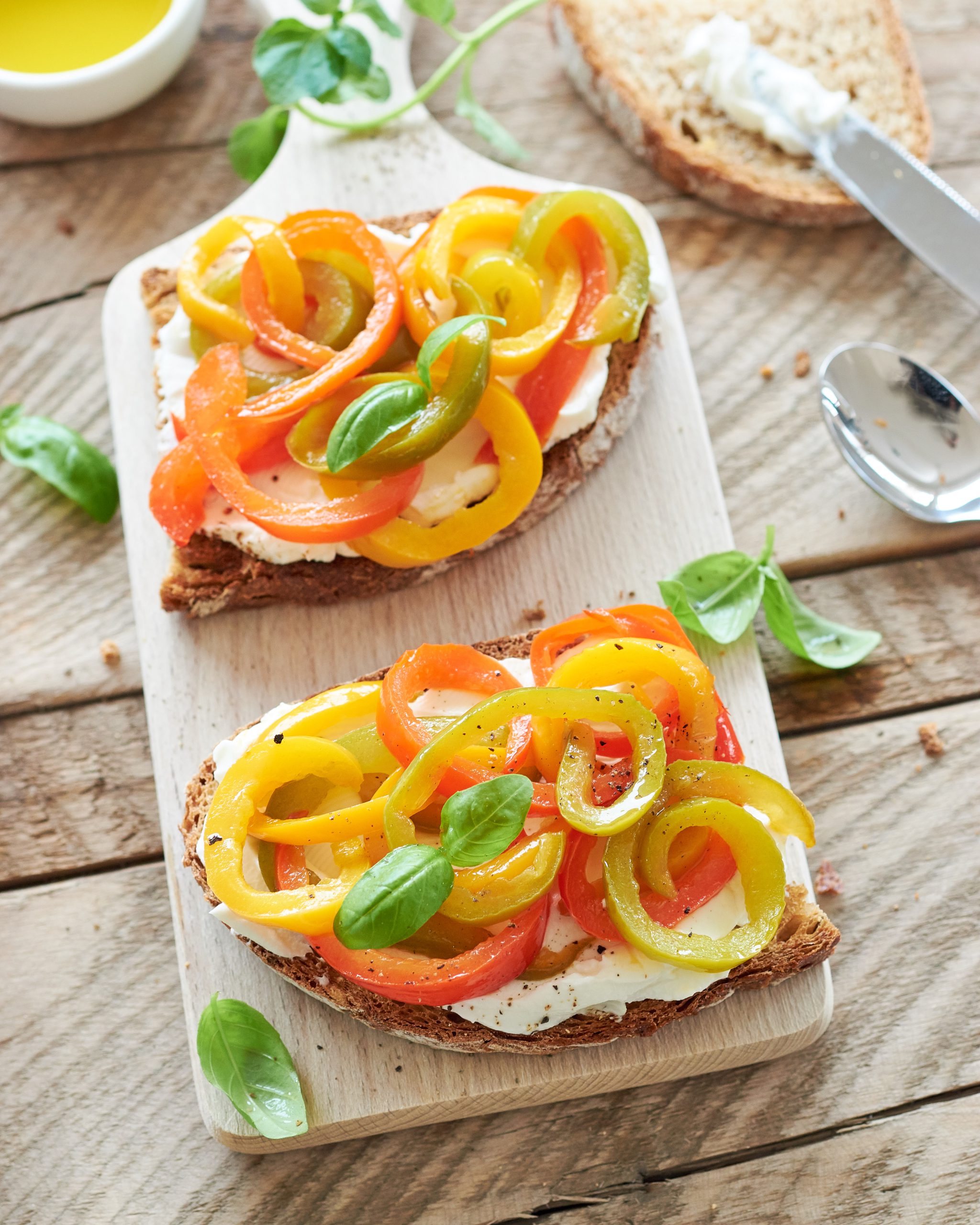 CROSTINI CON YOFETA E PEPERONI