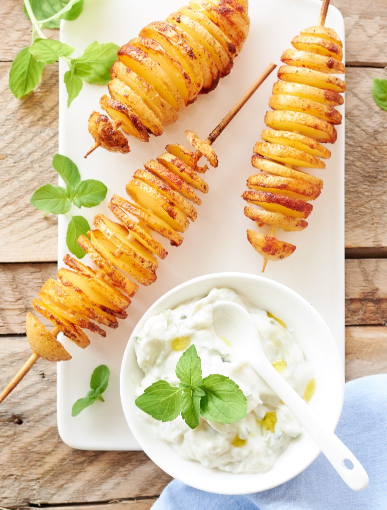 SPIEDINI DI PATATE ALLA PAPARIKA CON TZATZIKI
