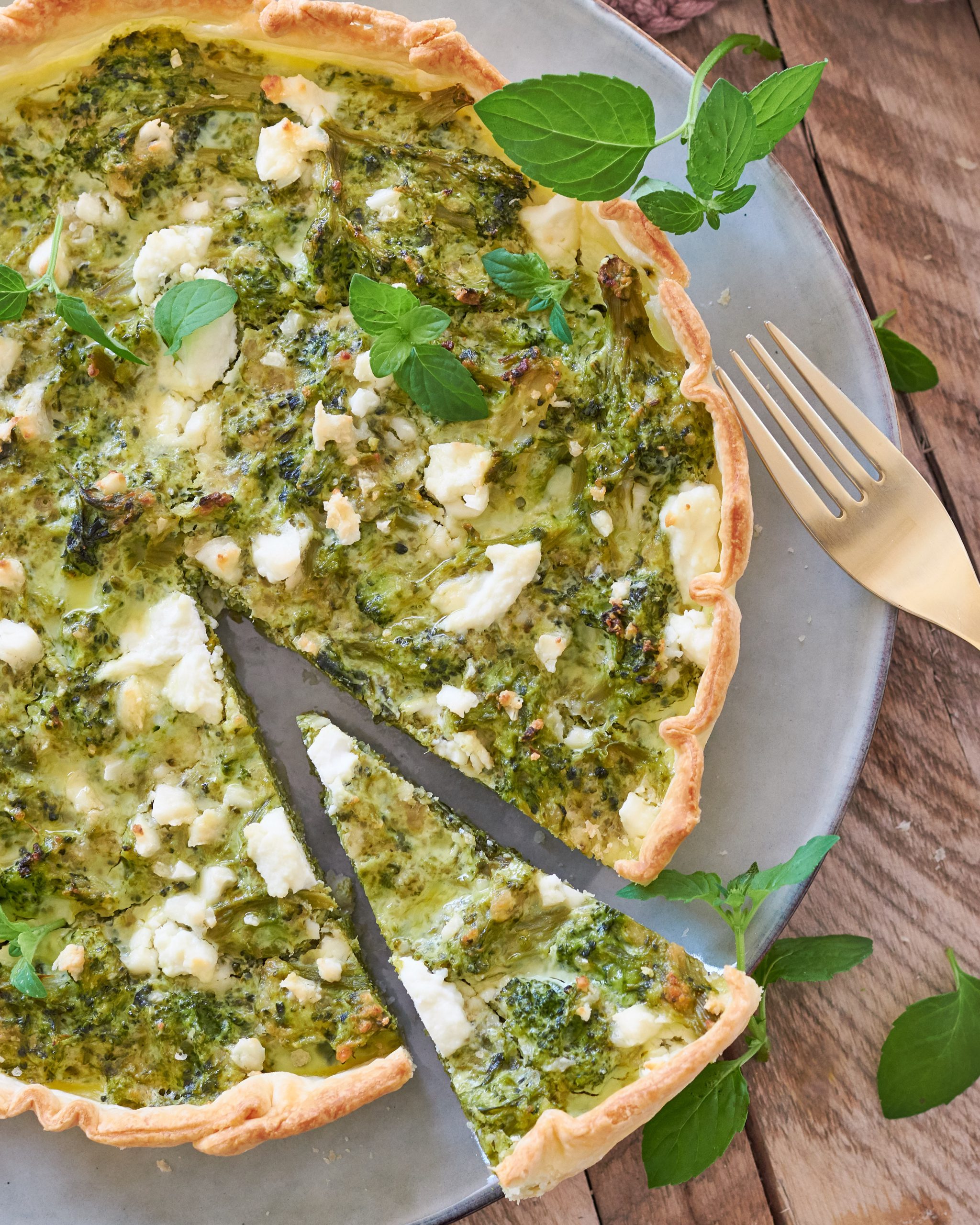 TORTA SALATA CON FRIARELLI, BROCCOLI E FETA ZORBAS