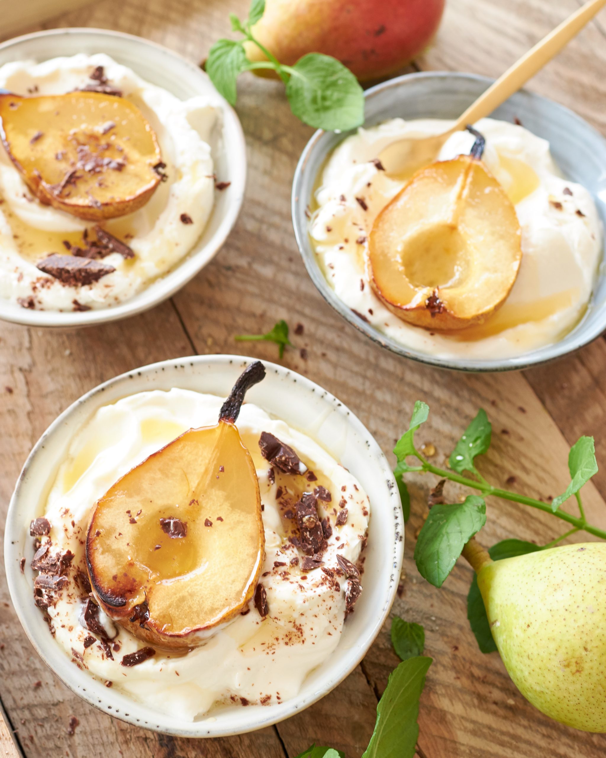 YOGURT GRECO CON PERE CARAMELLATE E CIOCCOLATO