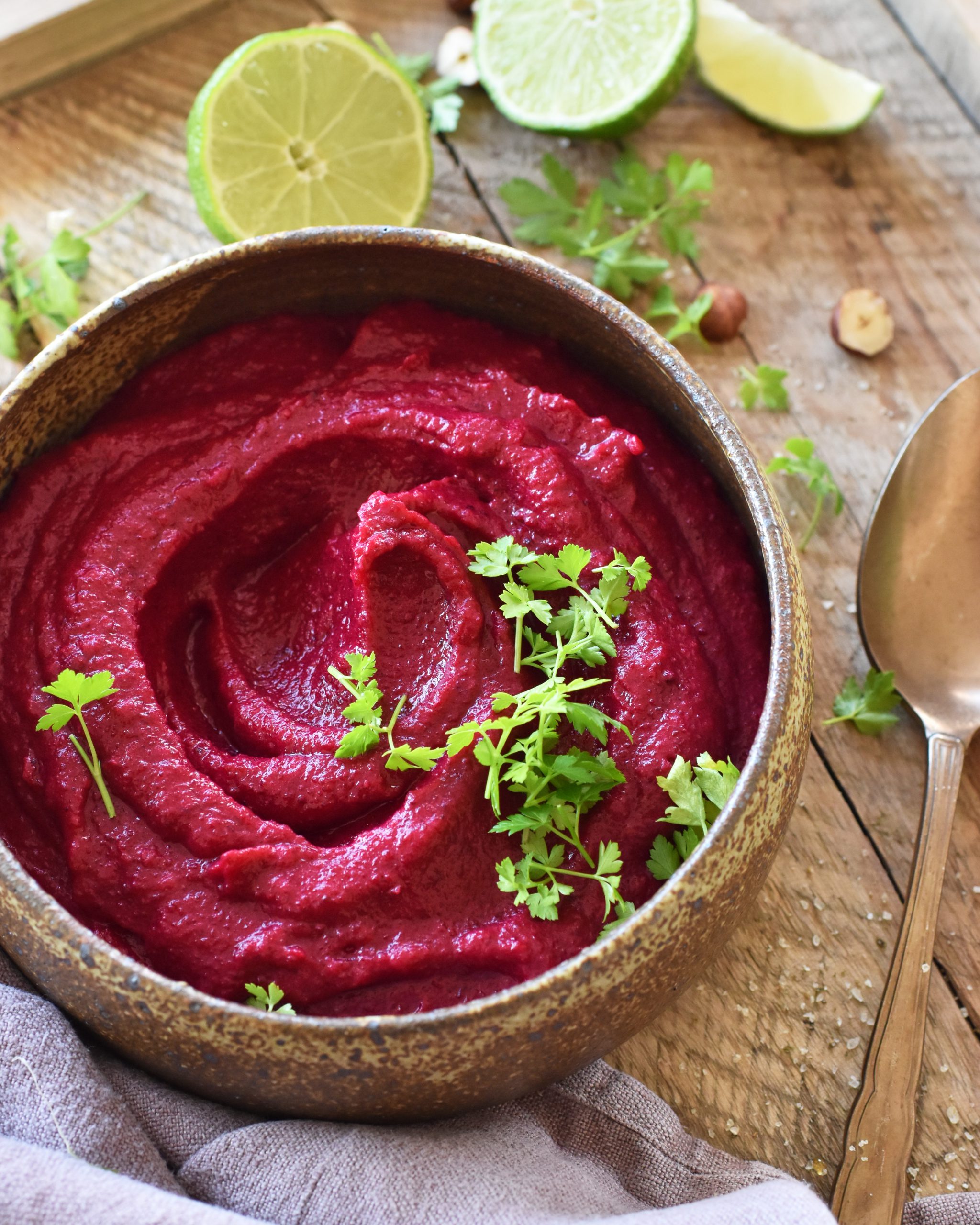 Hummus di barbabietola rossa e fagioli cannellini con yogurt greco