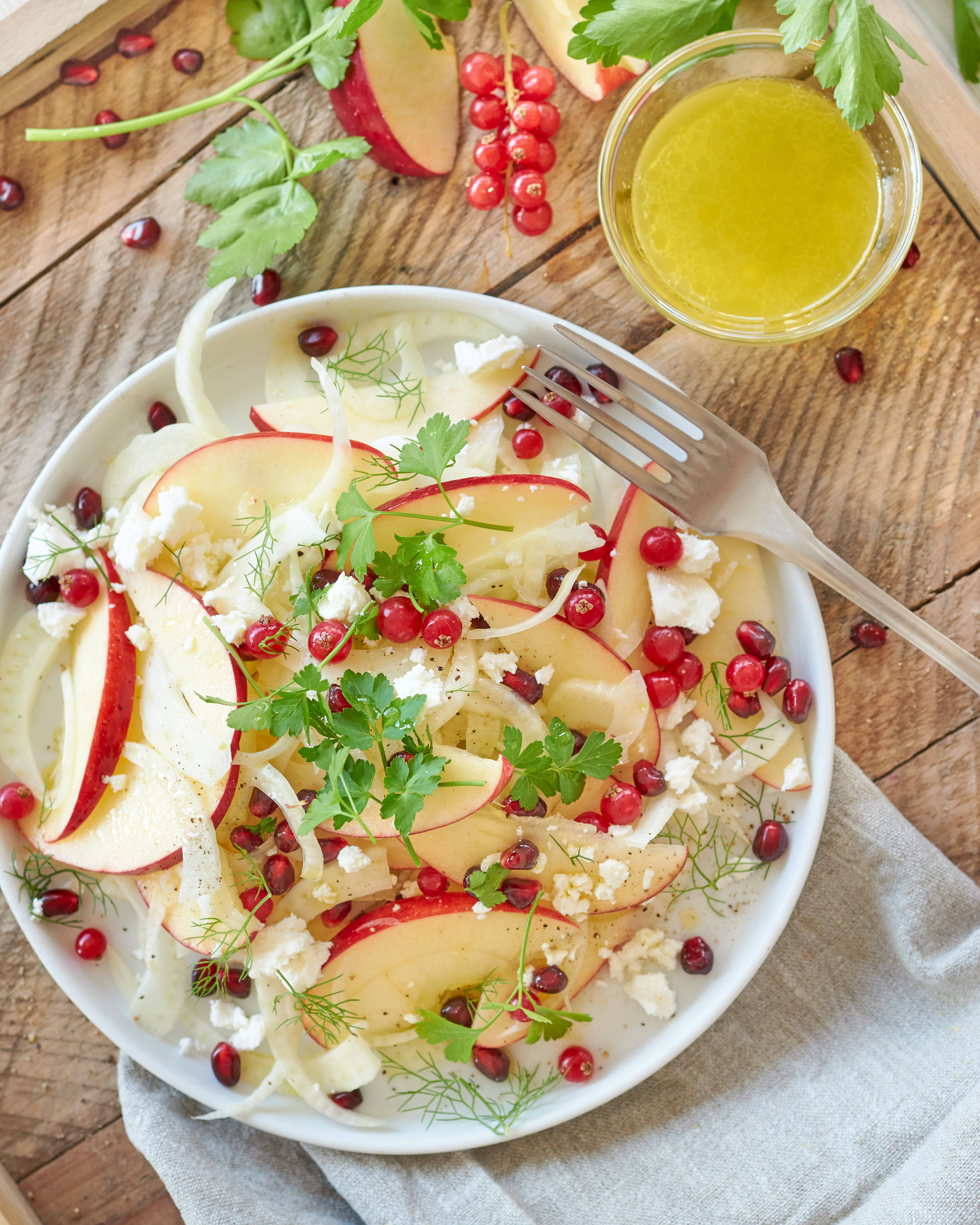 Insalata detox con finocchio, mele, frutti rossi e feta Zorbas