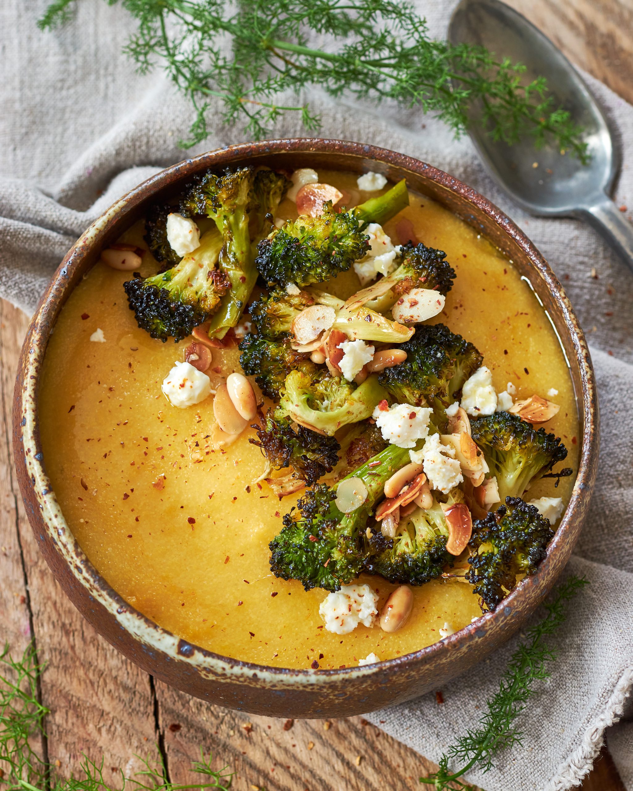 Polenta con broccoli croccanti e feta Zorbas