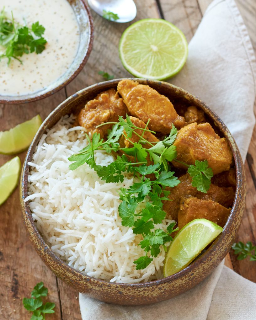 Pollo al curry con salsa allo yogurt greco