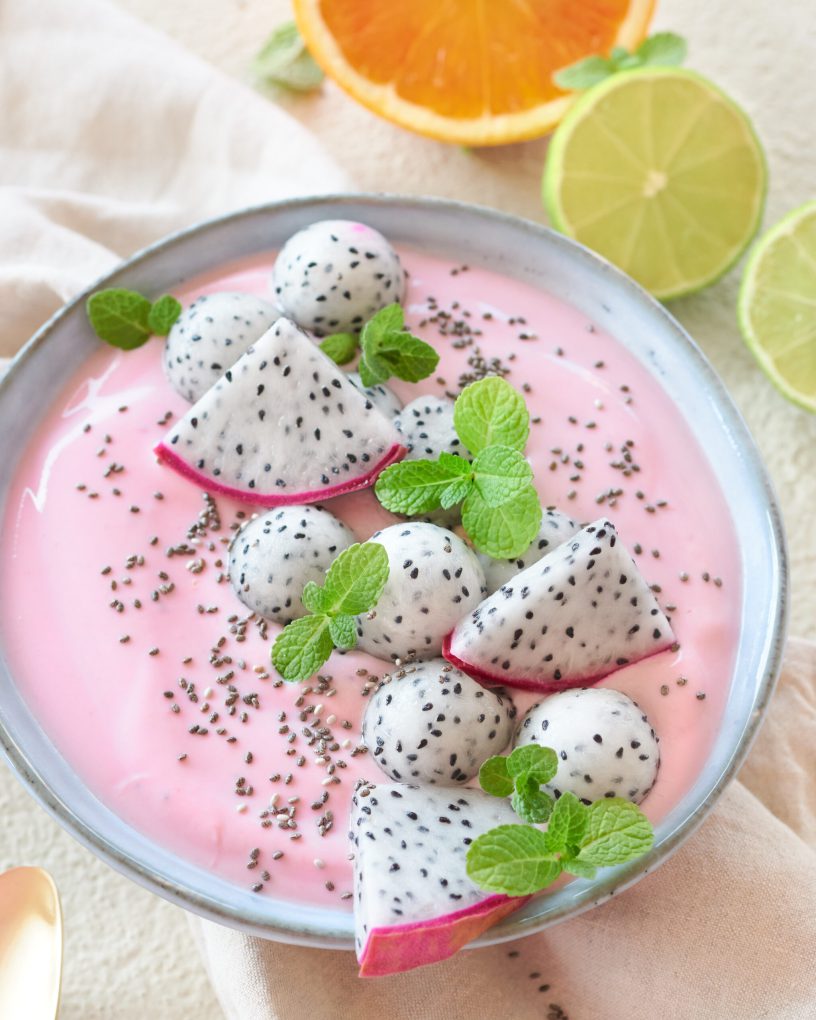 Yogurt greco ai frutti di bosco e dragon fruit