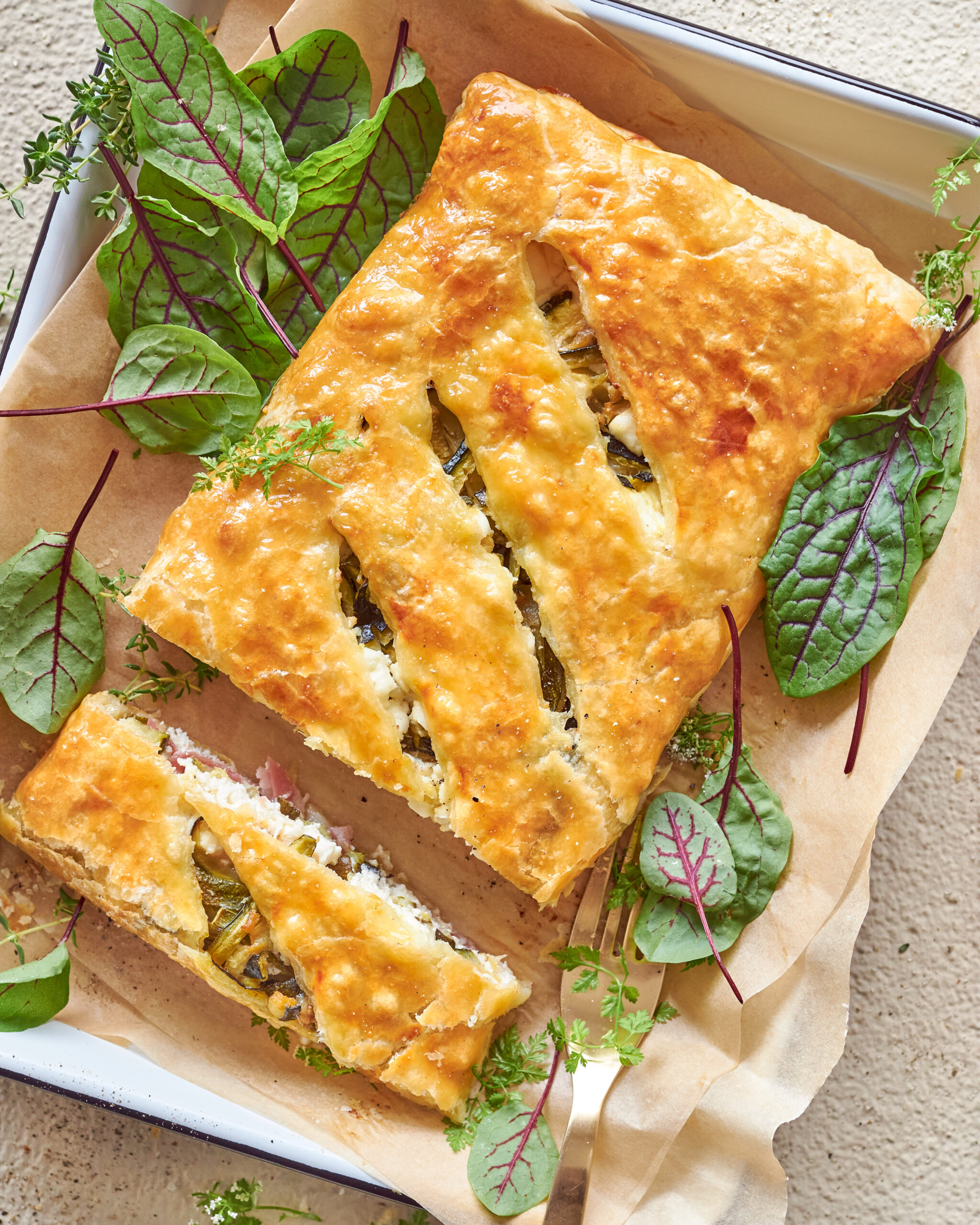 Strudel salato con feta Zorbas, zucchine e prosciutto cotto