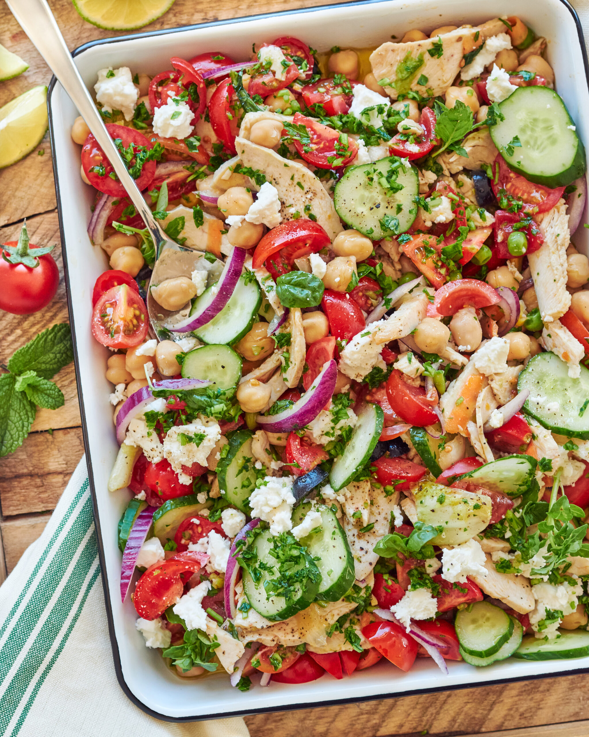 Insalata estiva di pollo e verdure con feta Zorbas