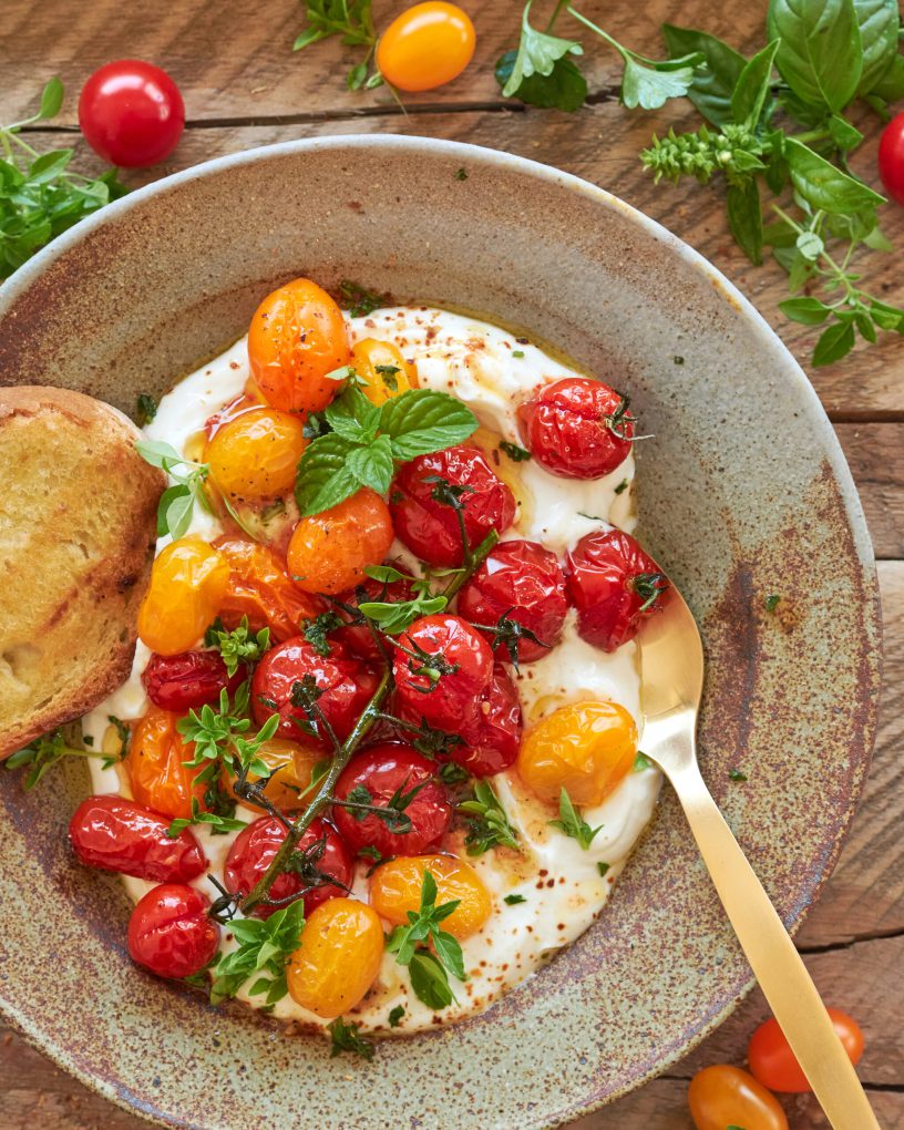 Yogreko con latte di capra e pomodori al forno