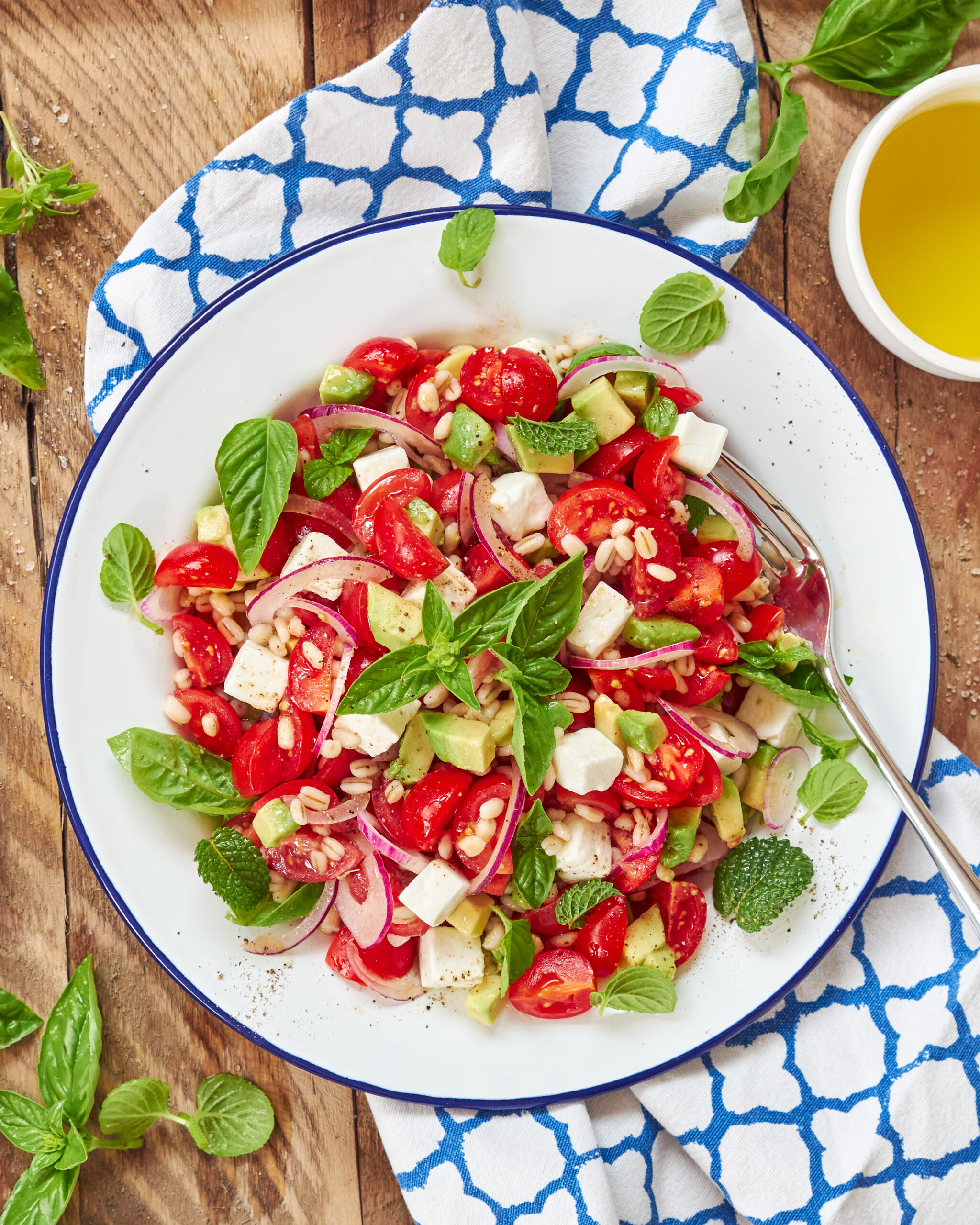 Insalata di farro con feta Zorbas e avocado