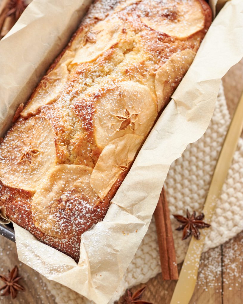 Plumcake allo yogurt greco con mele e cannella