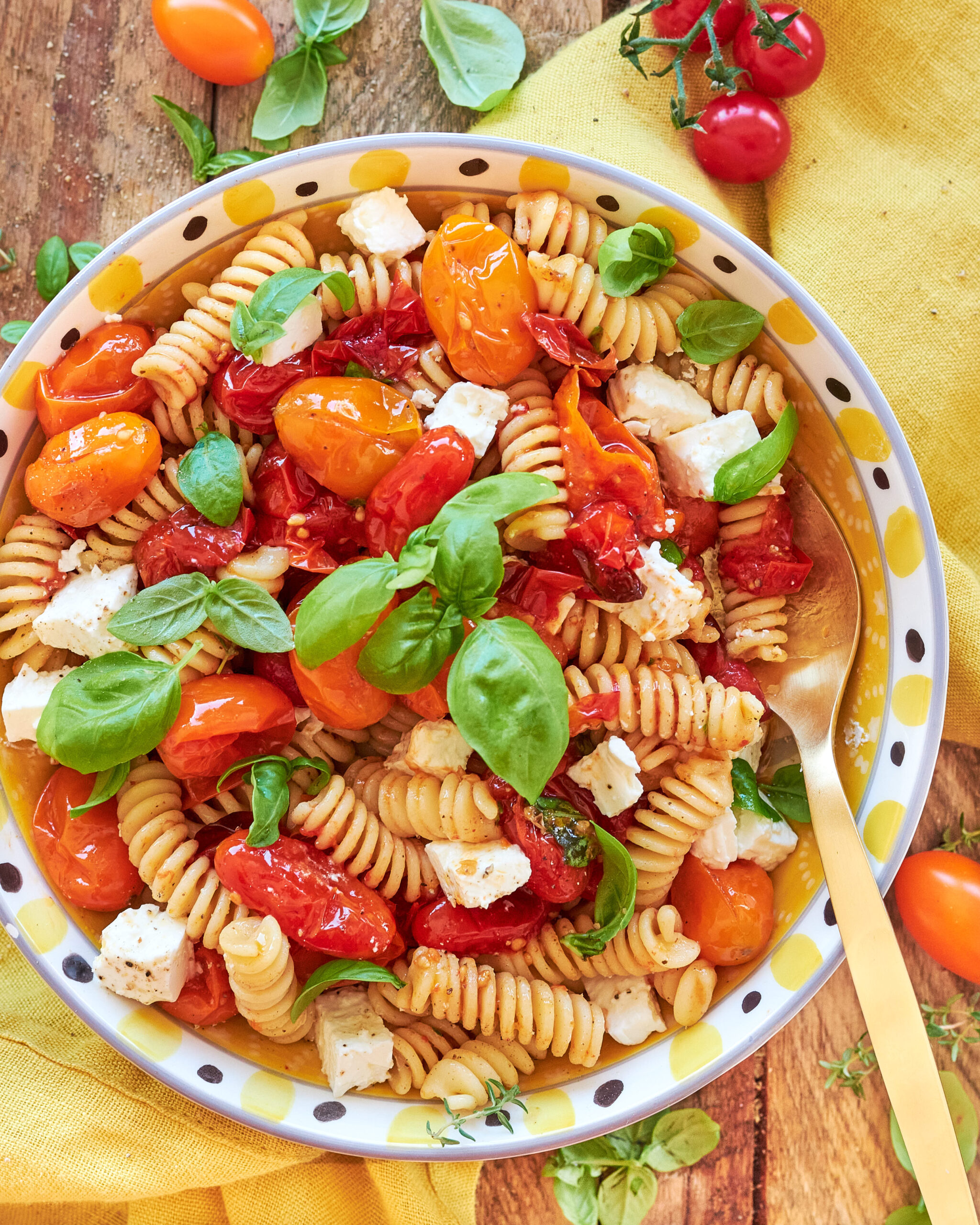 Fusilli estivi con pomodorini al forno e feta Zorbas