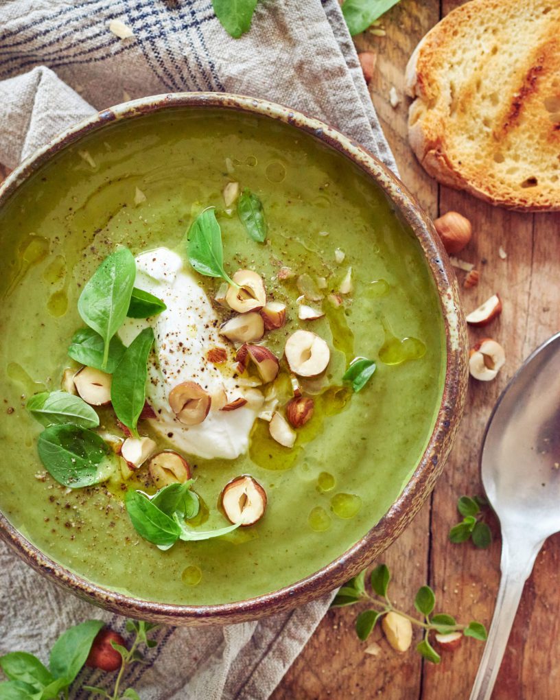 Vellutata di zucchine, cavolo nero e zenzero con Yogreko con latte di pecora