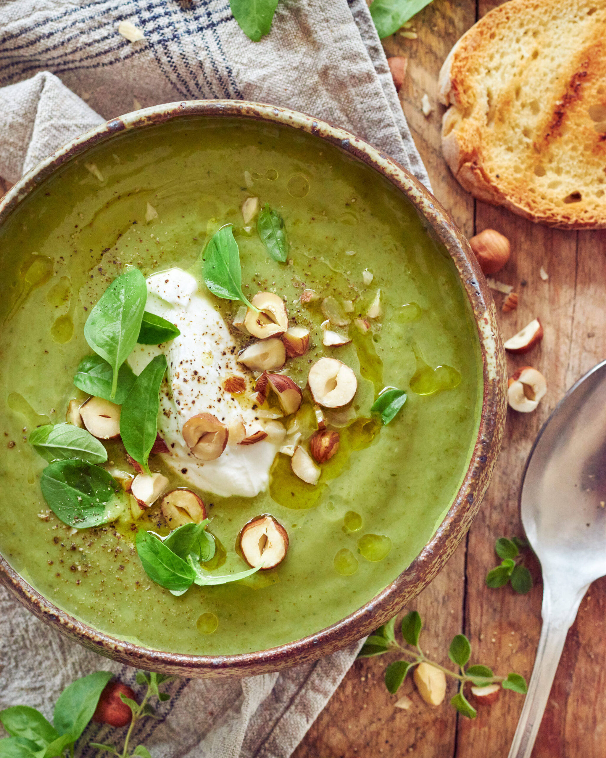 Vellutata di zucchine, cavolo nero e zenzero con Yogreko con latte di pecora