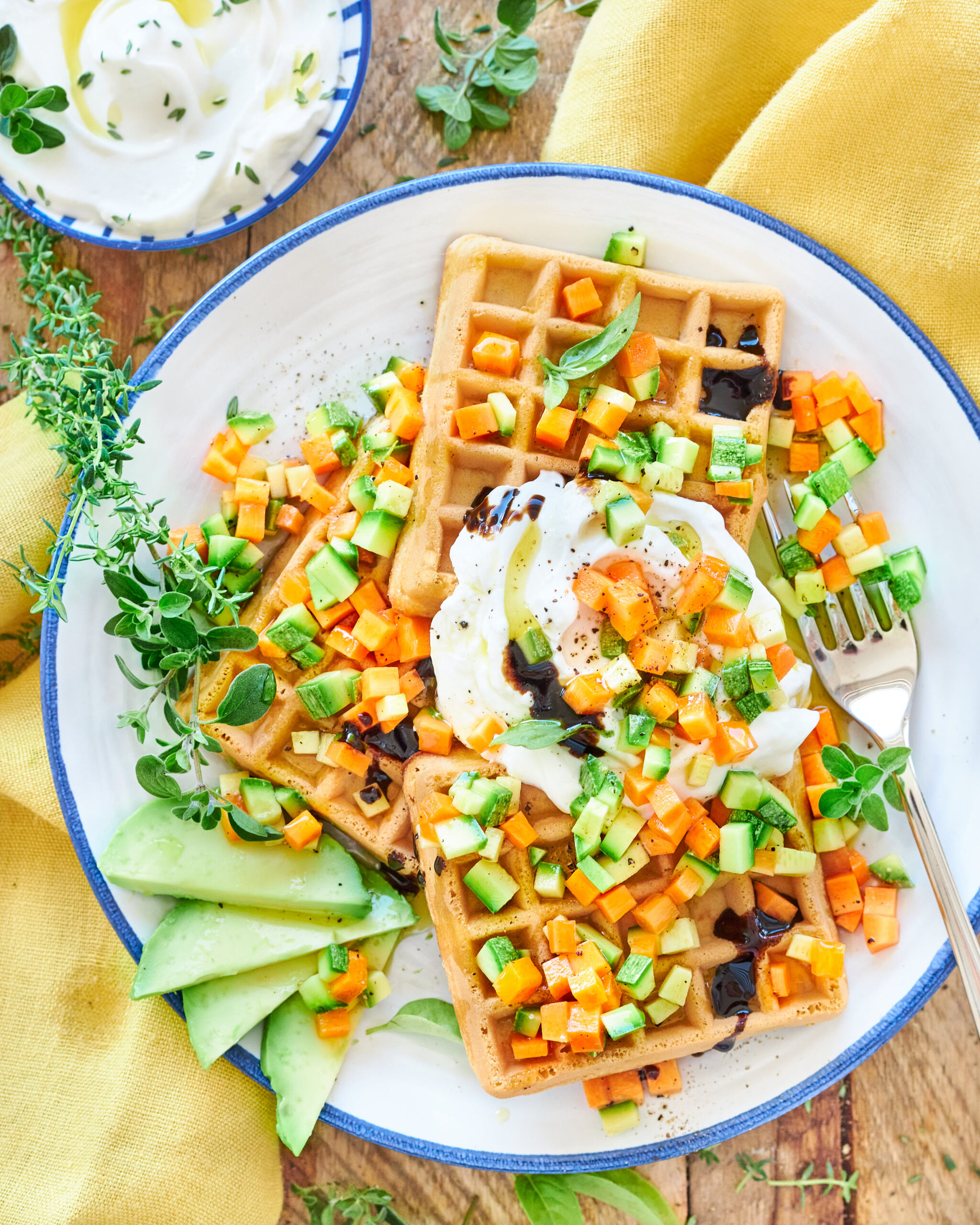 Waffle salati con verdure e yogreco bio Zorbas