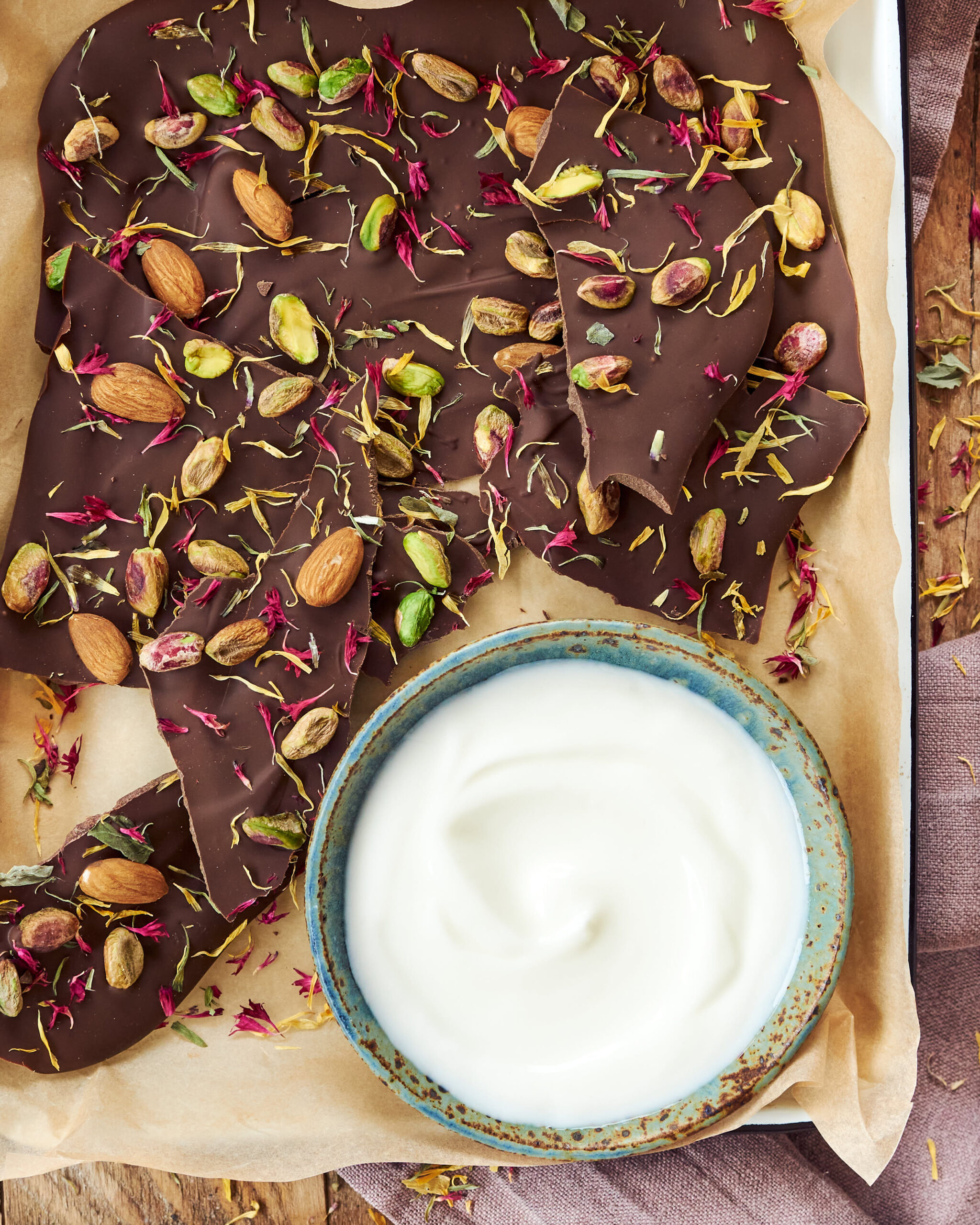 Barretta al cioccolato con frutta secca da abbinare ad yogurt greco