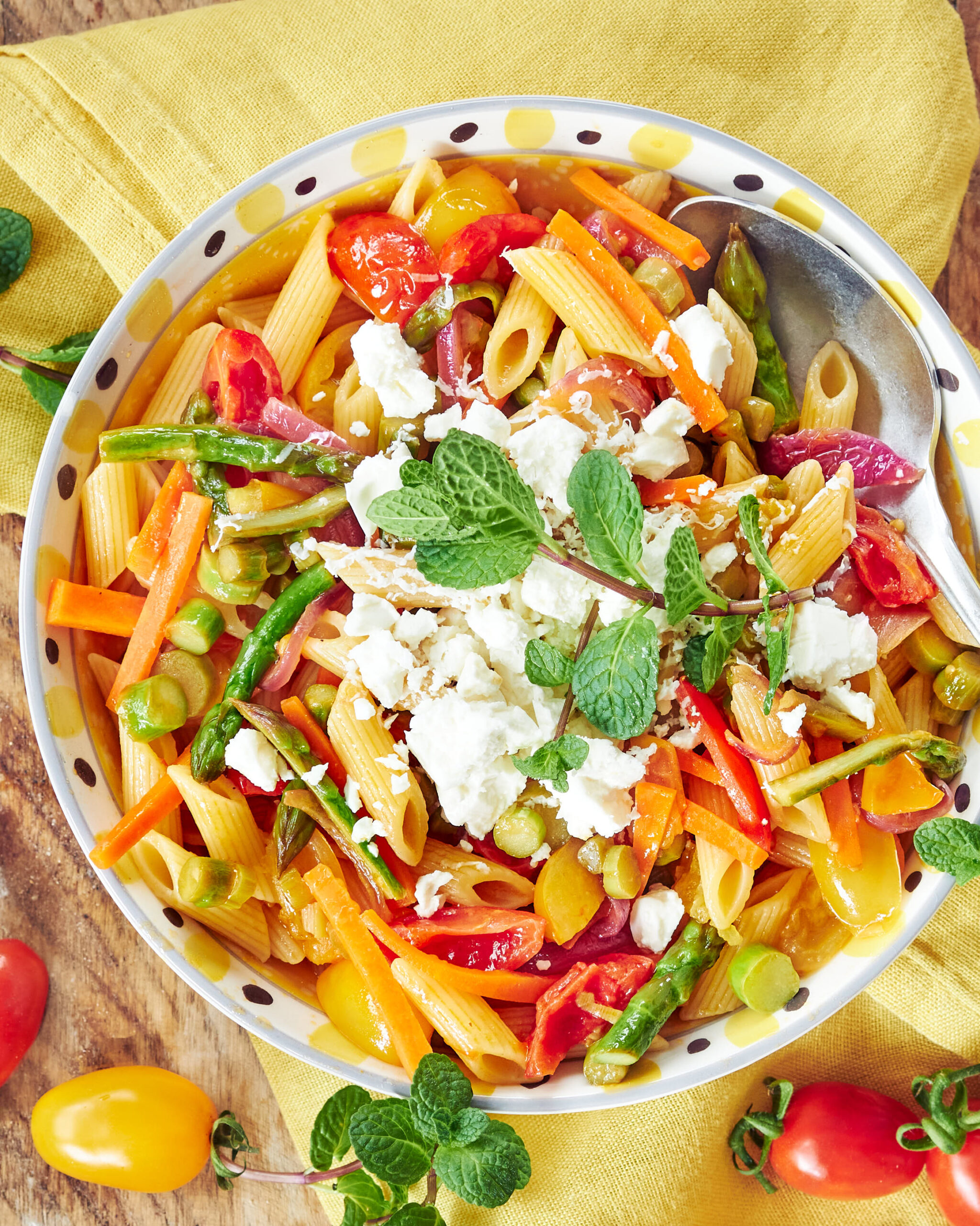 Penne con verdure di stagione e feta Zorbas