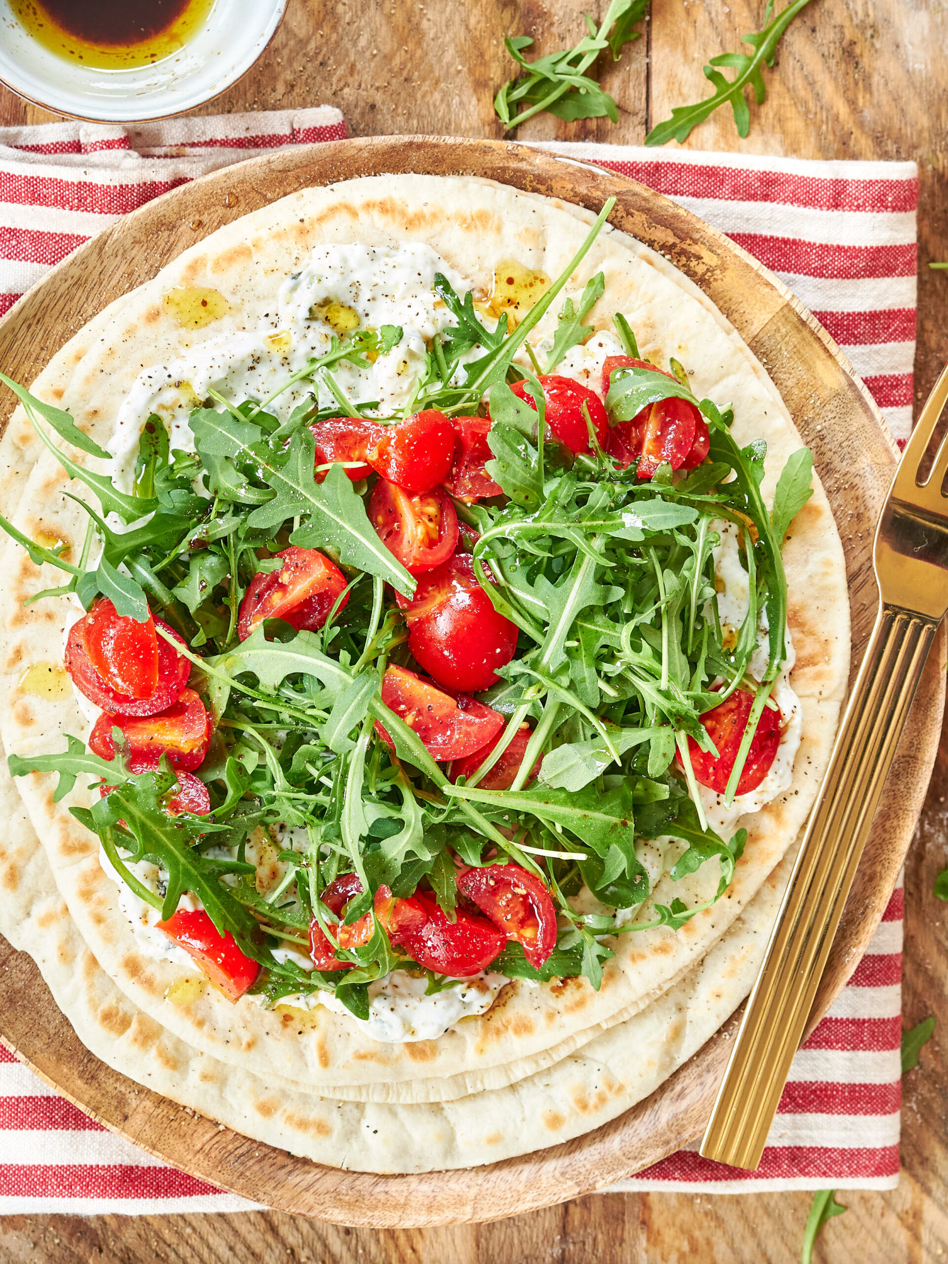 Piadina con tzatziki Zorbas, datterini e rucola