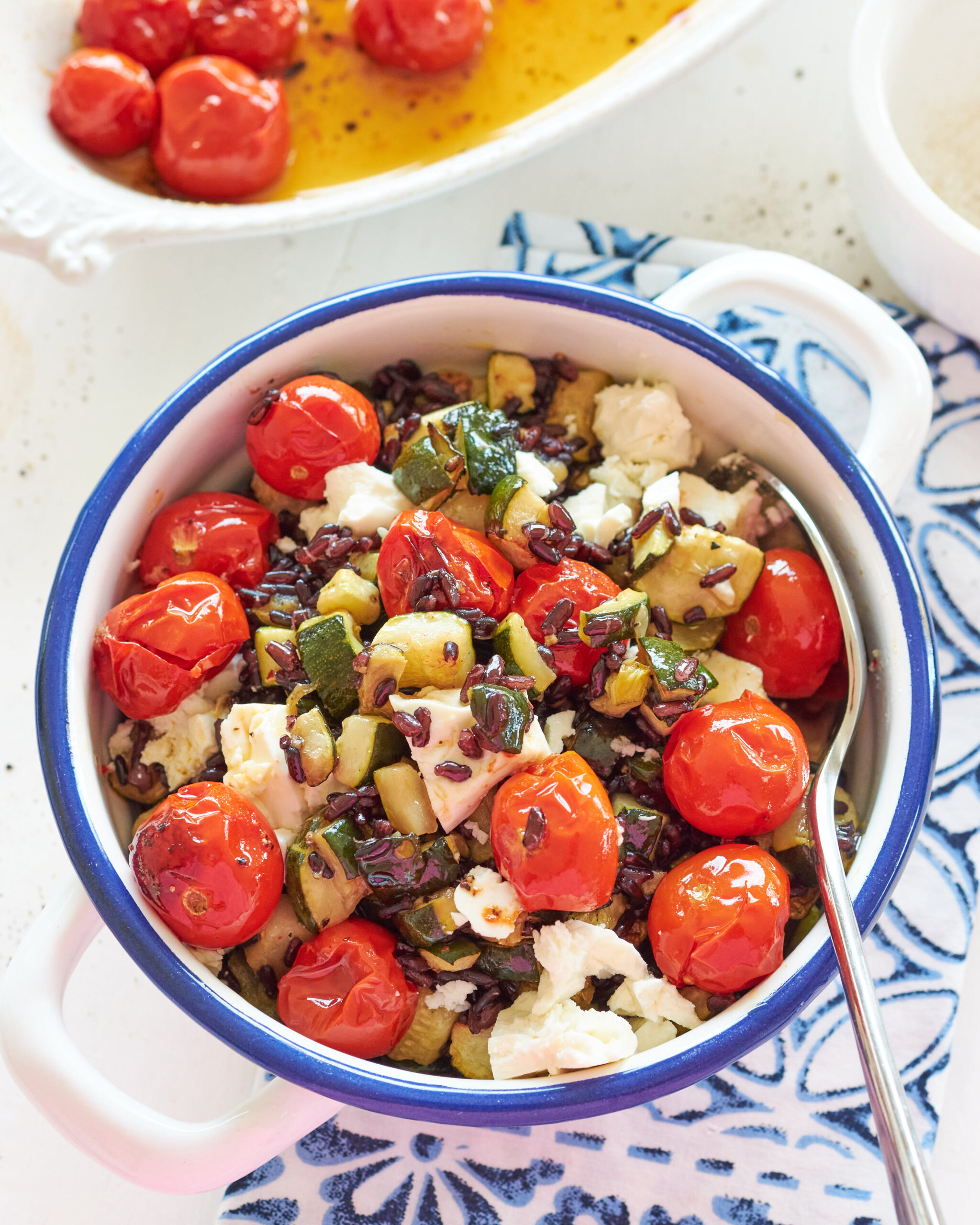 Riso venere con verdure al forno e feta