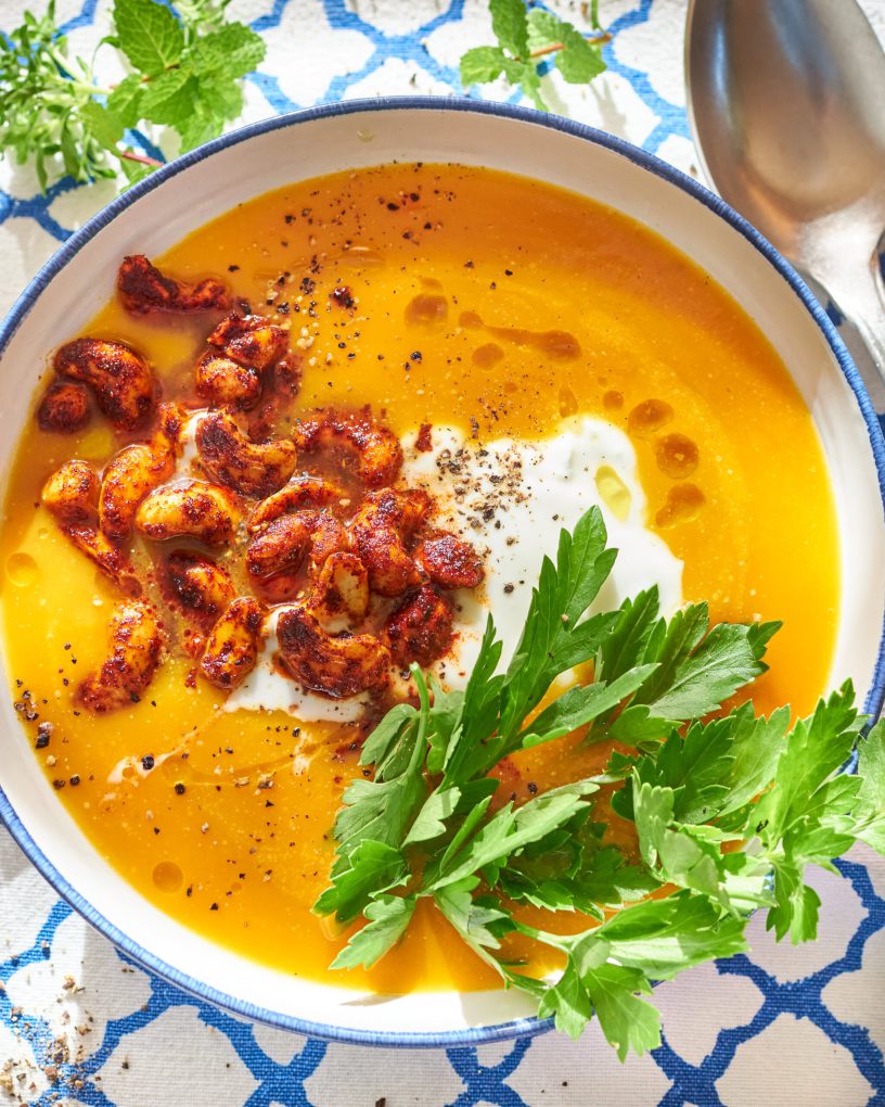 Vellutata di carote e latte di cocco con anacardi alla paprika affumicata e yogurt greco Zorbas