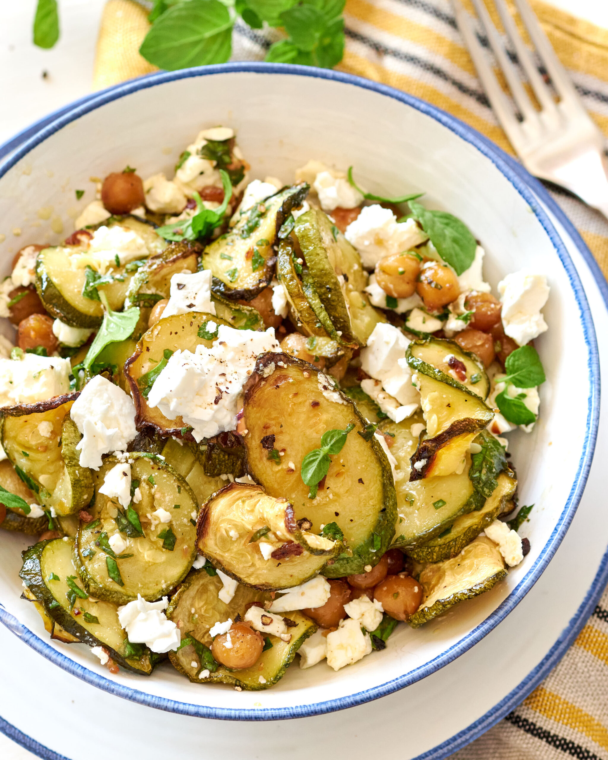 Insalata con zucchine al forno e Feta Zorbas