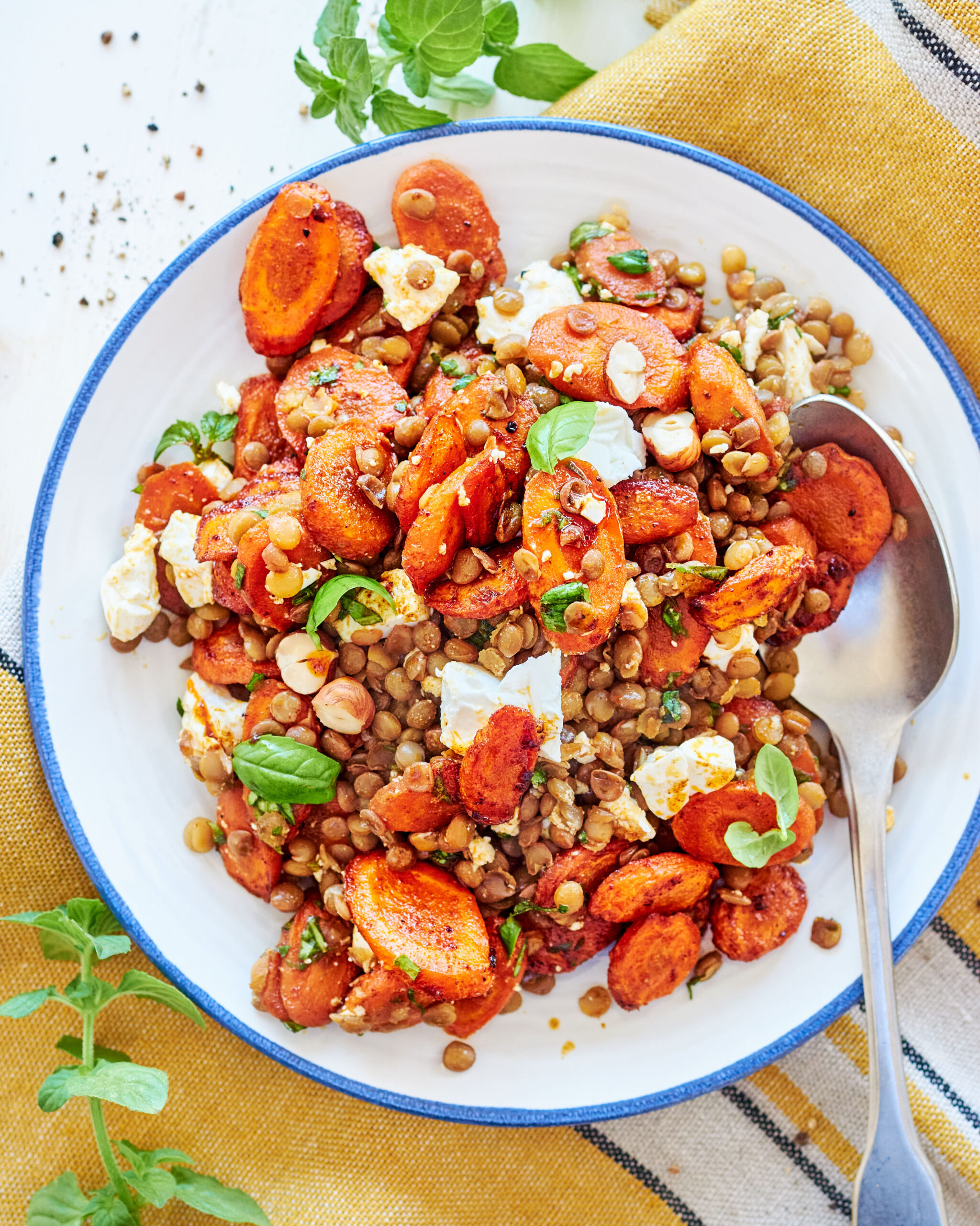 Insalata di carote caramellate alla paprika, lenticchie e Feta Zorbas