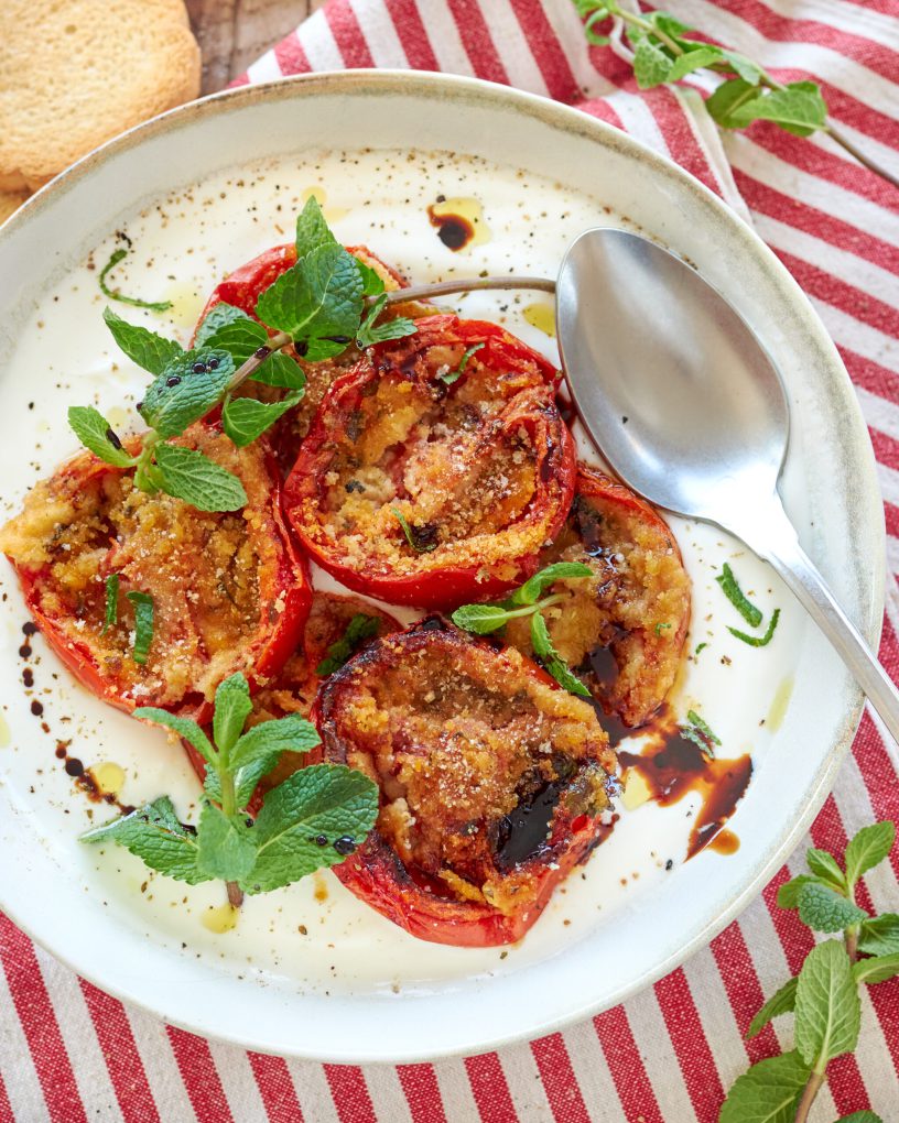 Pomodori gratinati con crema di yogurt greco Zorbas