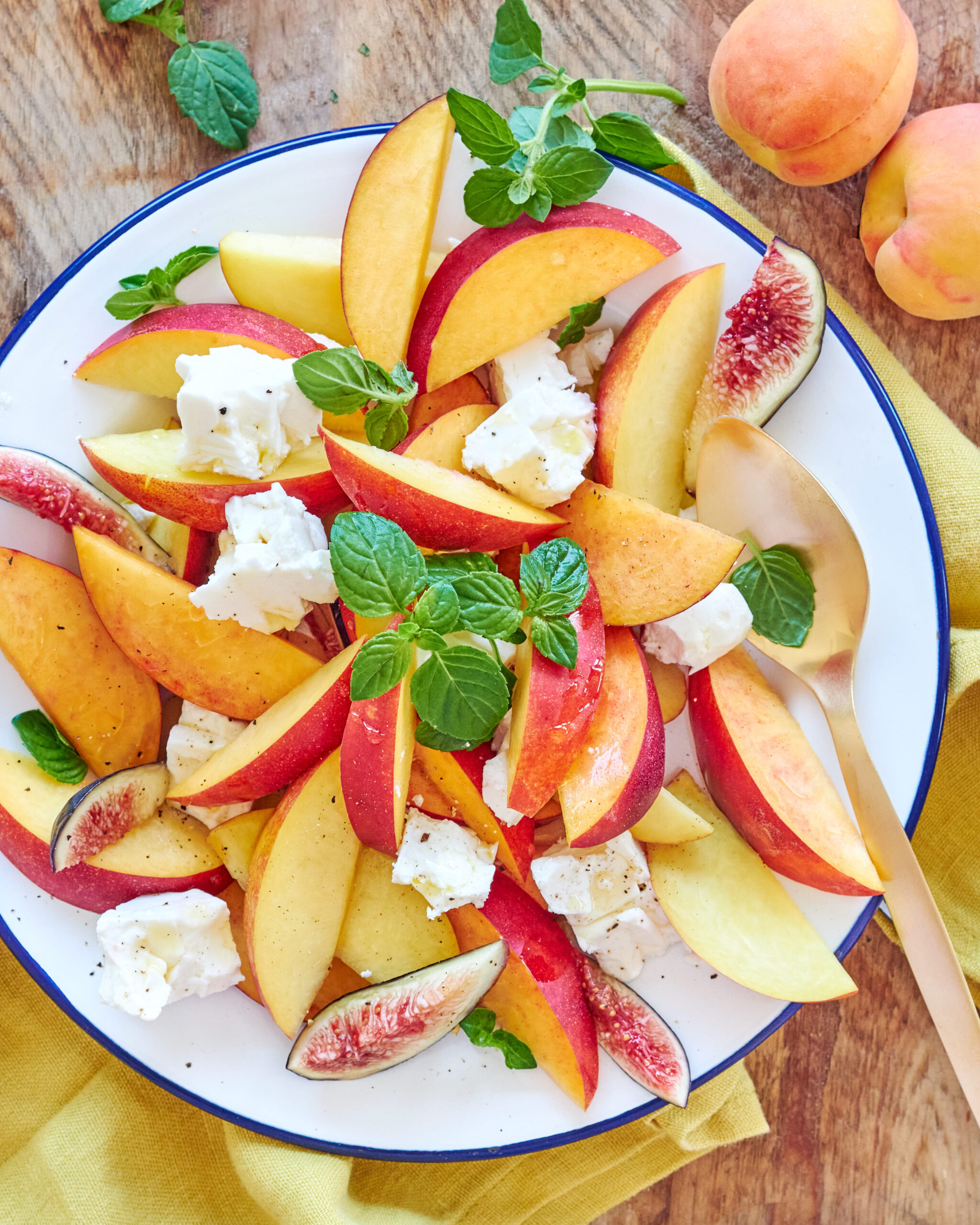 Insalata di pesche, fichi e Feta Zorbas