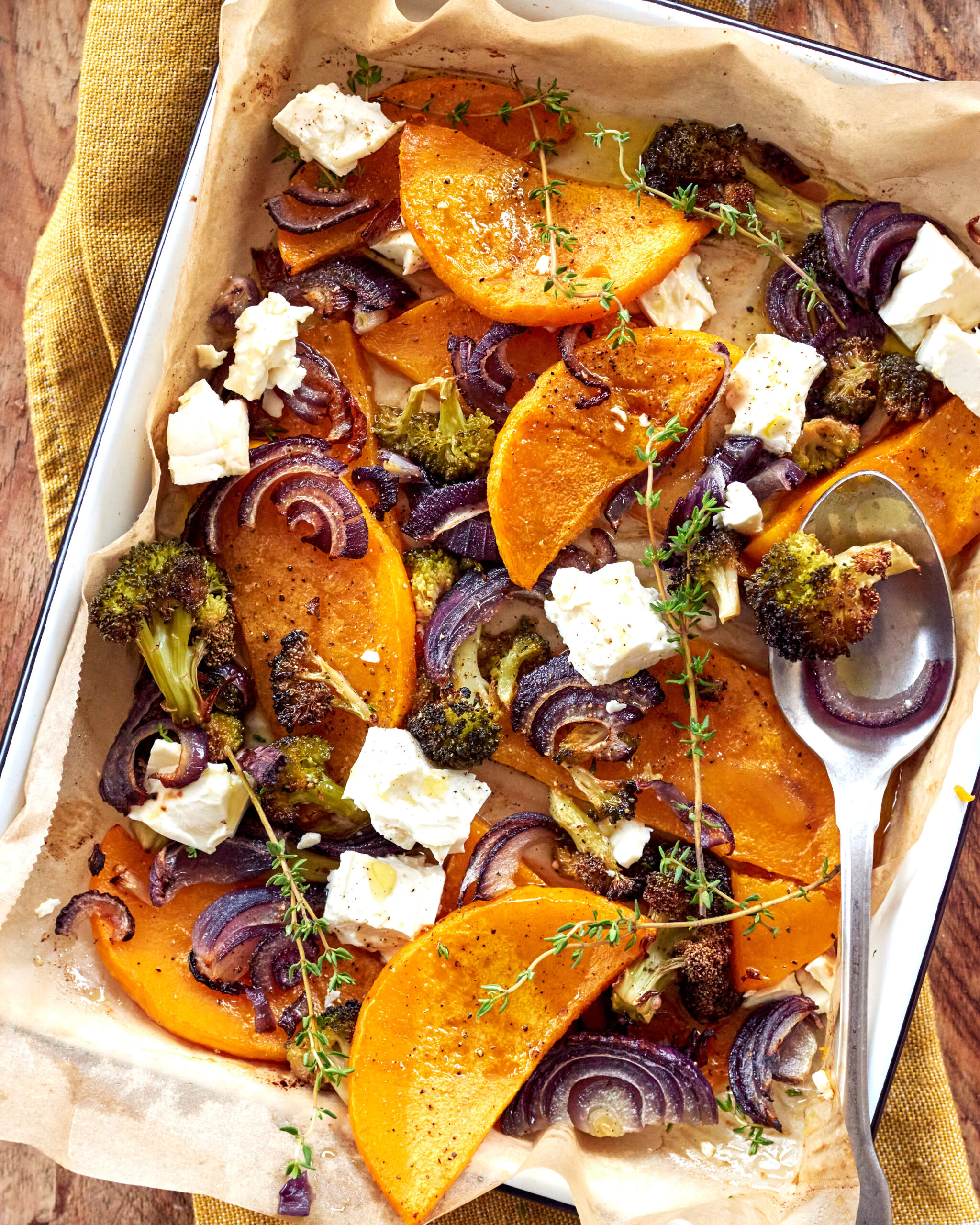 Zucca al forno con cipolla di Tropea, broccoli e Feta Zorbas