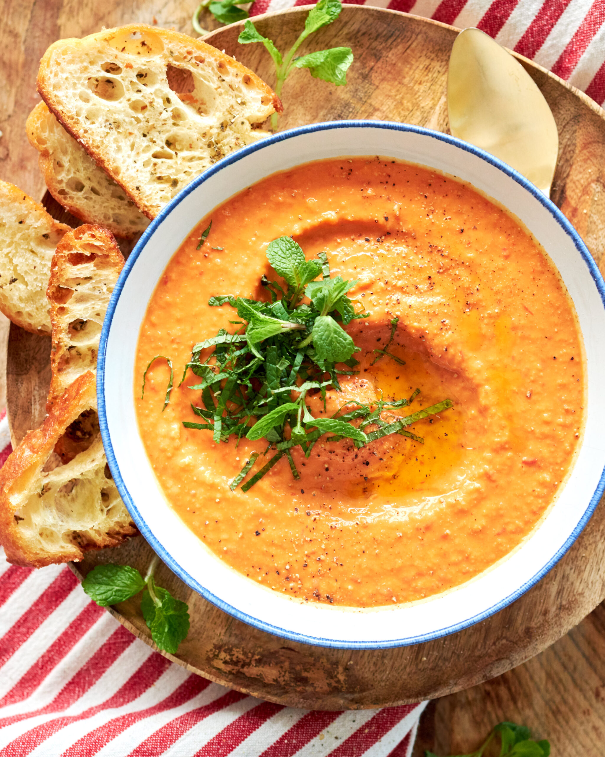 Hummus di peperoni arrostiti e Feta Zorbas