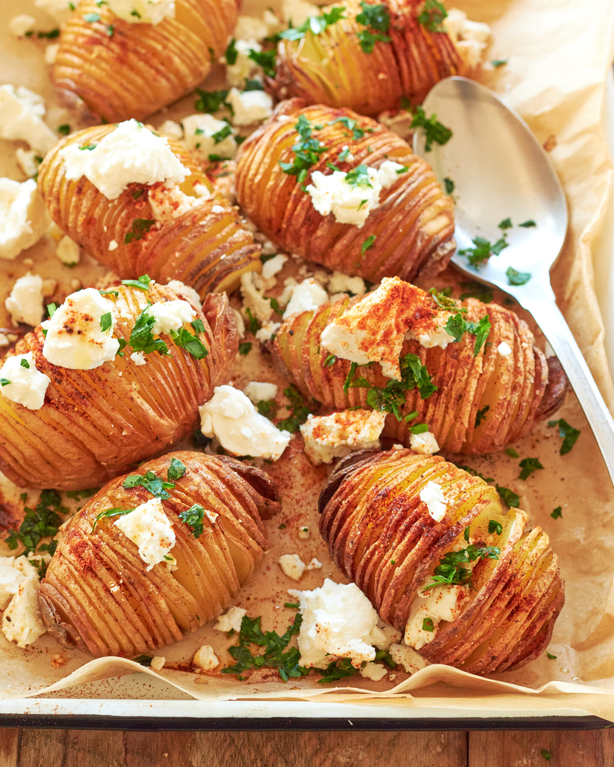 Patate Hasselback alla paprika con Feta Zorbas