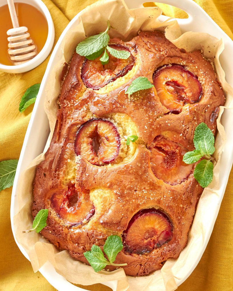 Torta con susine caramellate e yogurt greco Zorbas