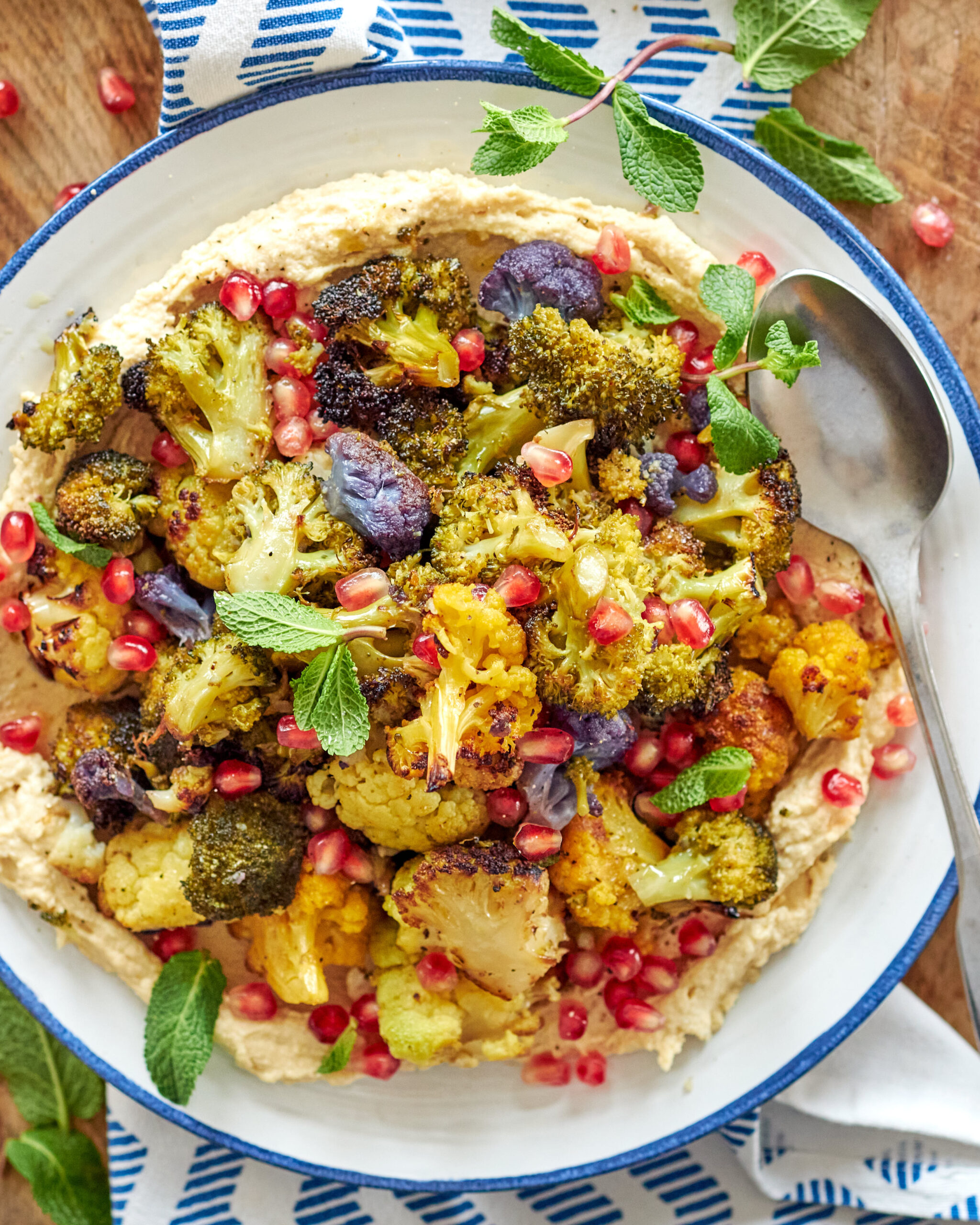 Cavoli invernali al forno con Hummus Zorbas
